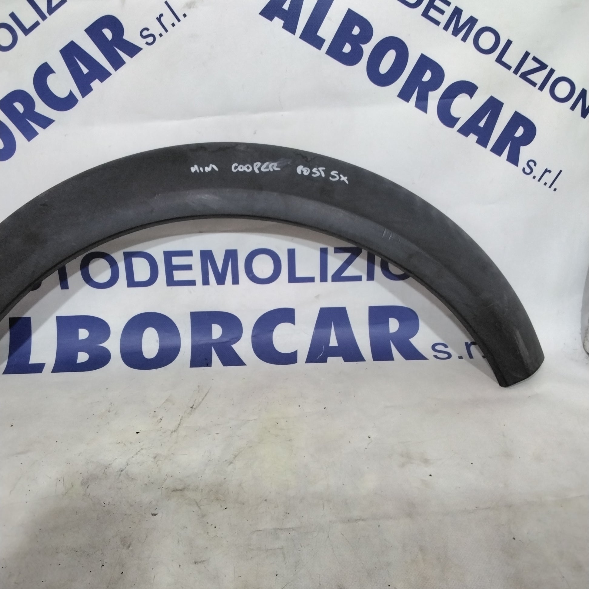 rear fender molding left mini cooper year 2002 code:1505869LH