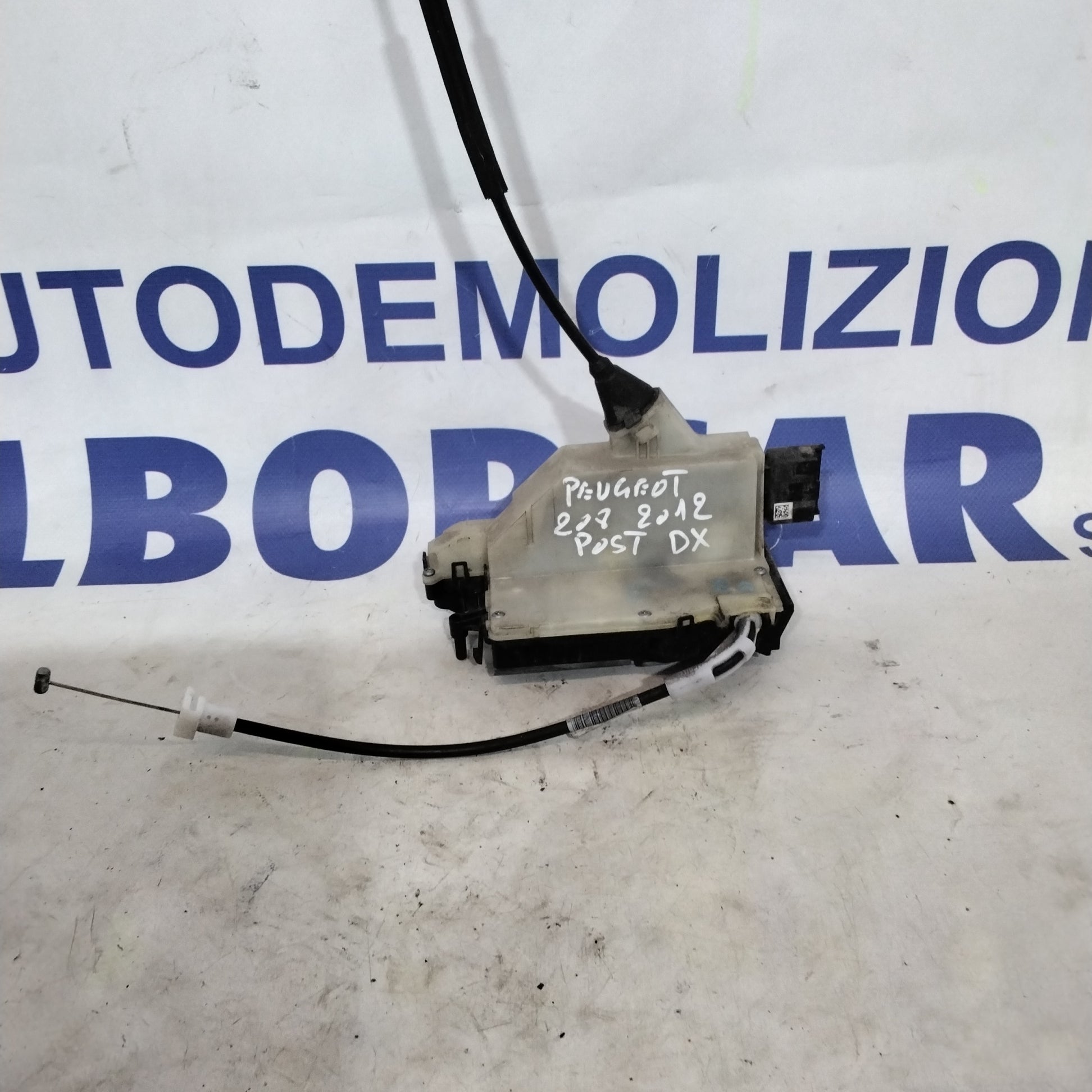 Serratura posteriore destra peugeot 208 anno 2012