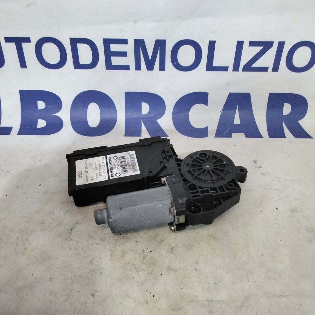Motorino alzavetri anteriore sinistra audi A2 anno 2004 codice: 8Z1959801A
