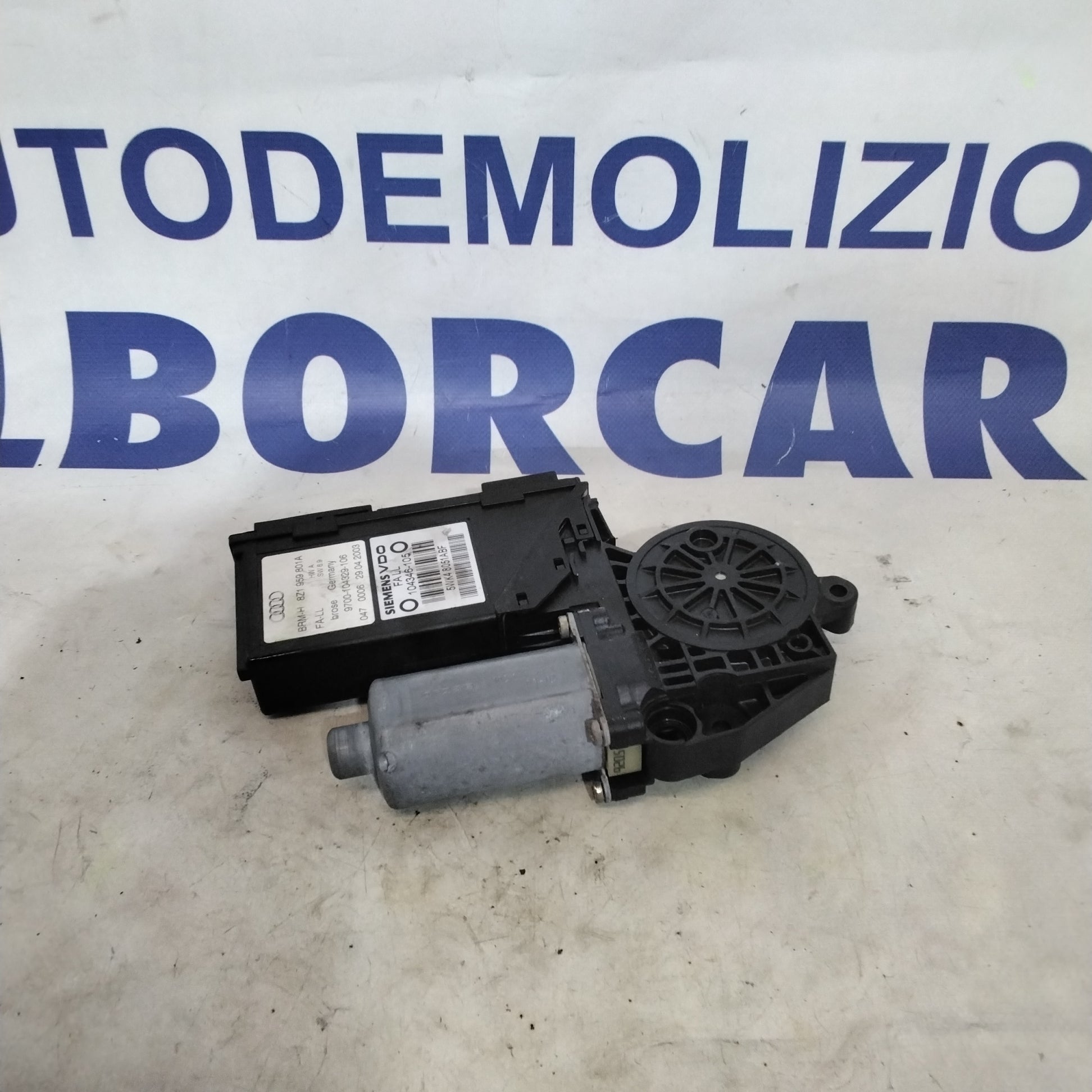 Motorino alzavetri anteriore sinistra audi A2 anno 2004 codice: 8Z1959801A