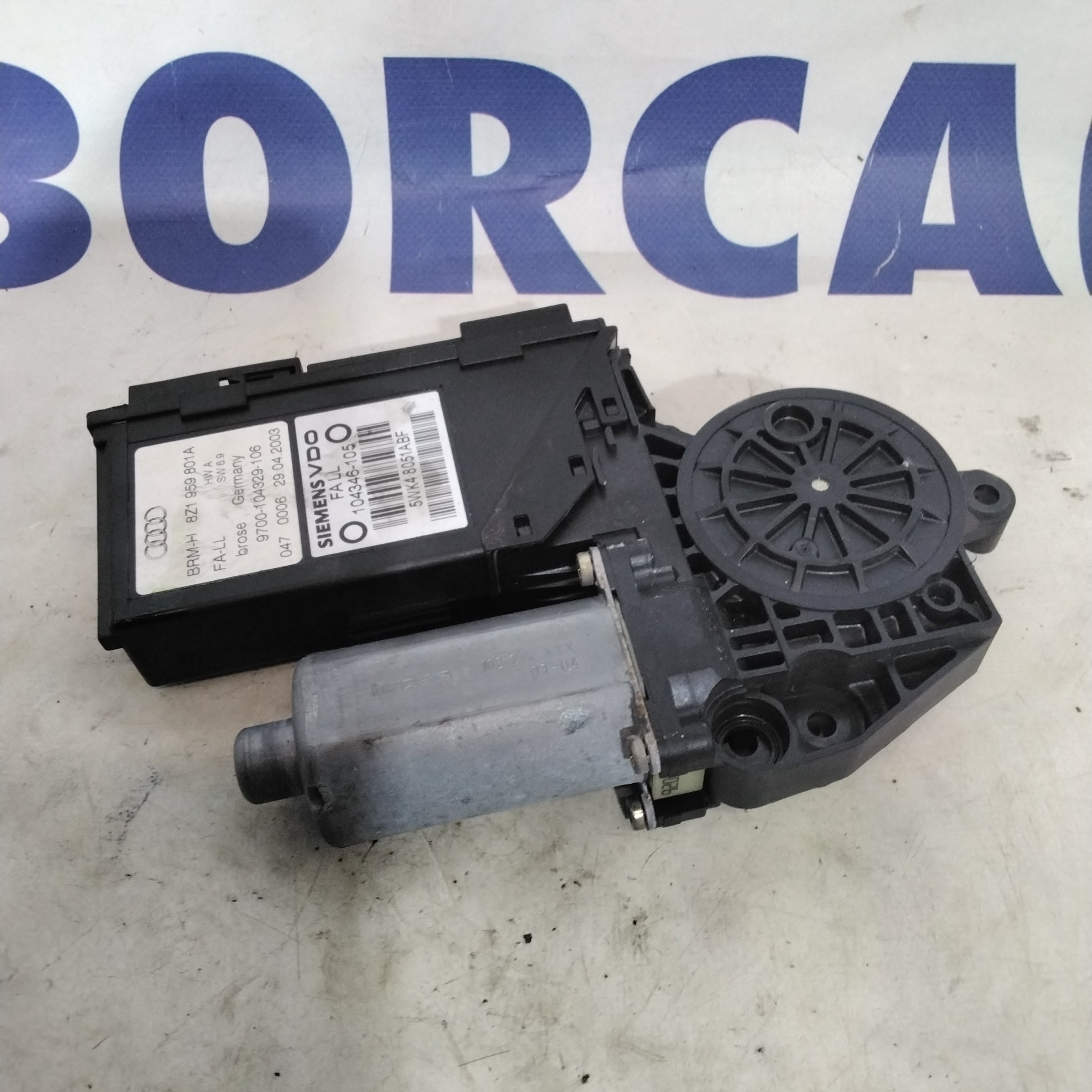 Motorino alzavetri anteriore sinistra audi A2 anno 2004 codice: 8Z1959801A