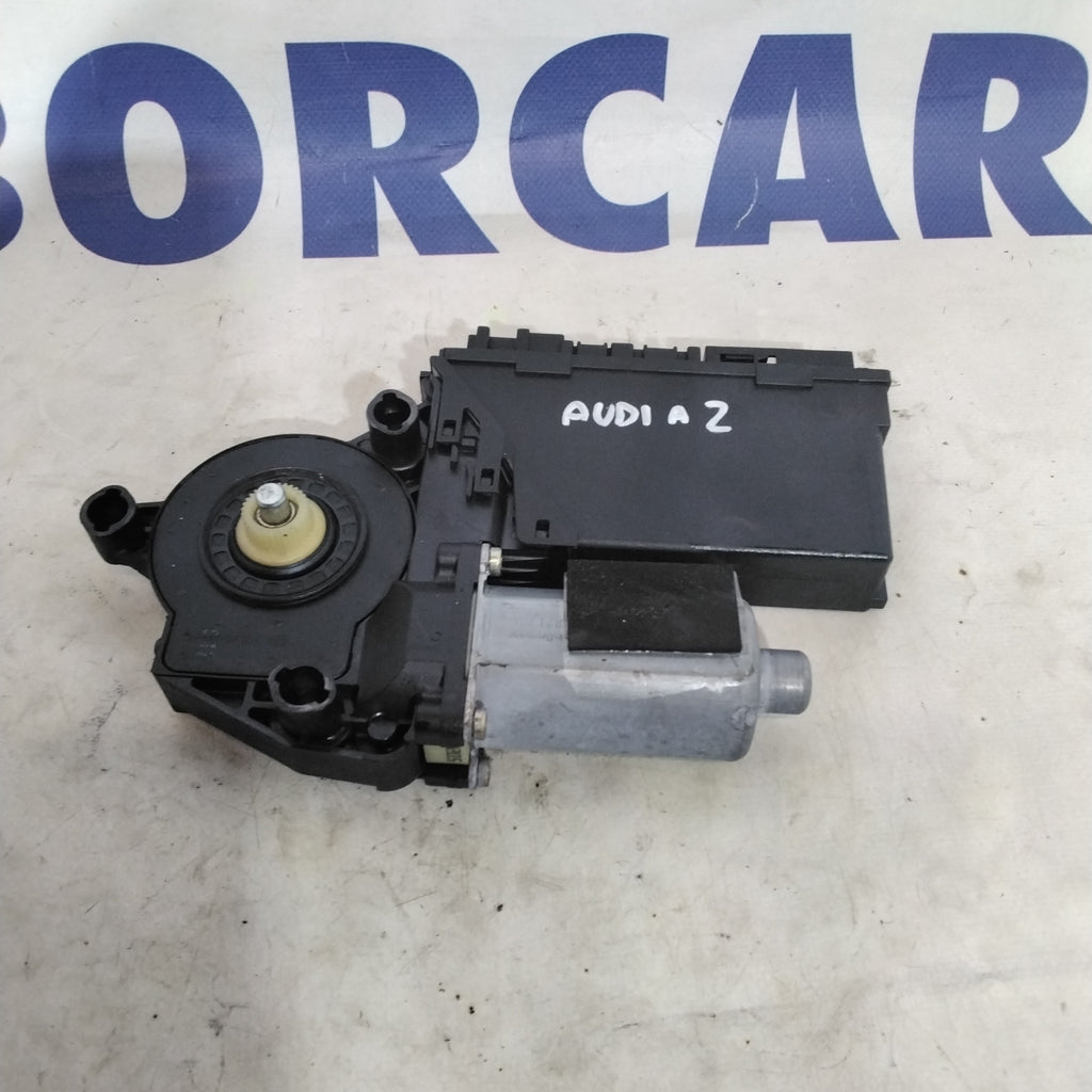Motorino alzavetri anteriore sinistra audi A2 anno 2004 codice: 8Z1959801A