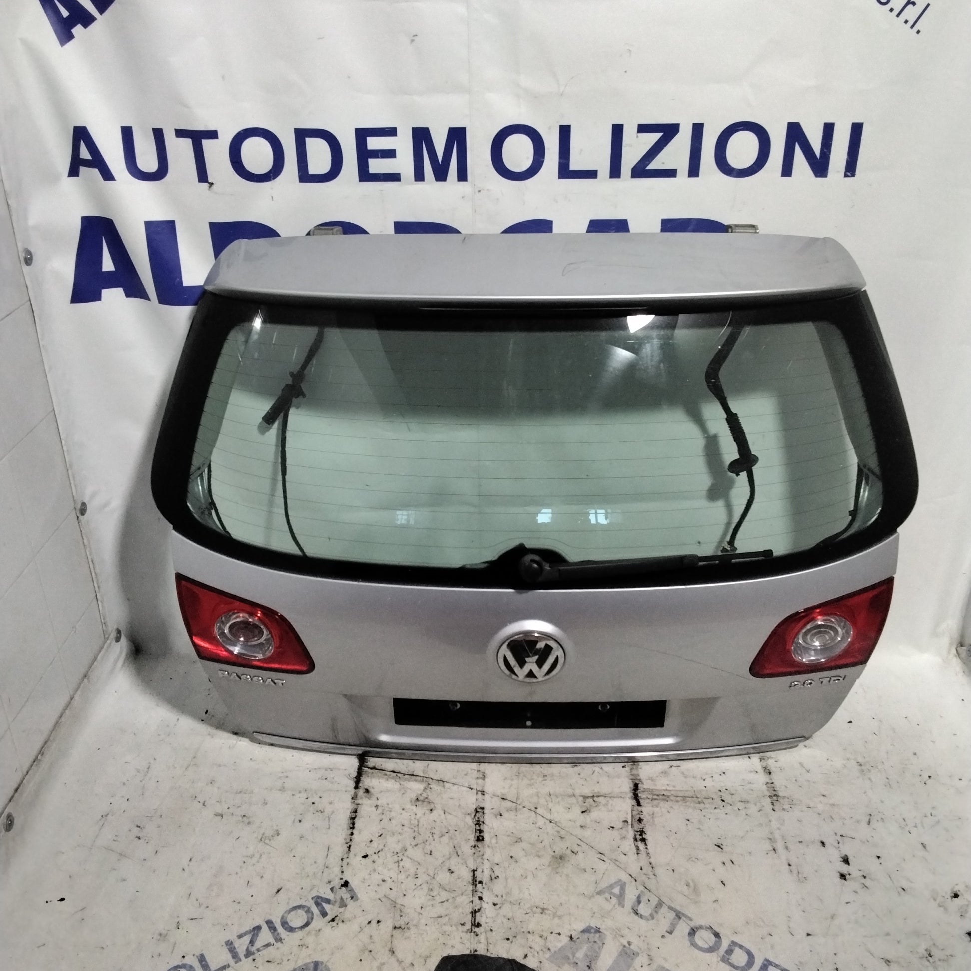 Rear trunk lid Volkswagen Passat year 2009