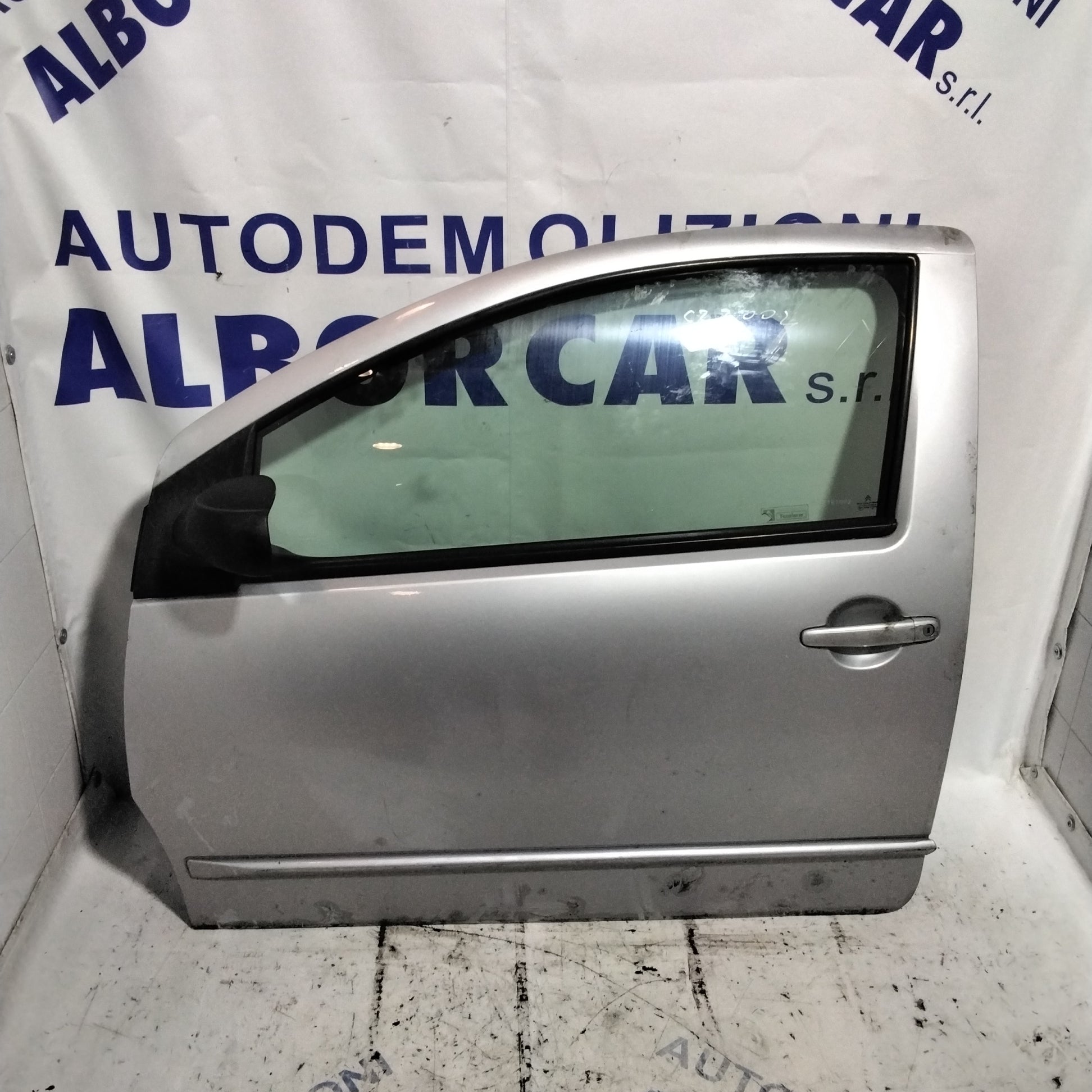 Puerta delantera izquierda (COMPLETA) citroen c2 año 2004