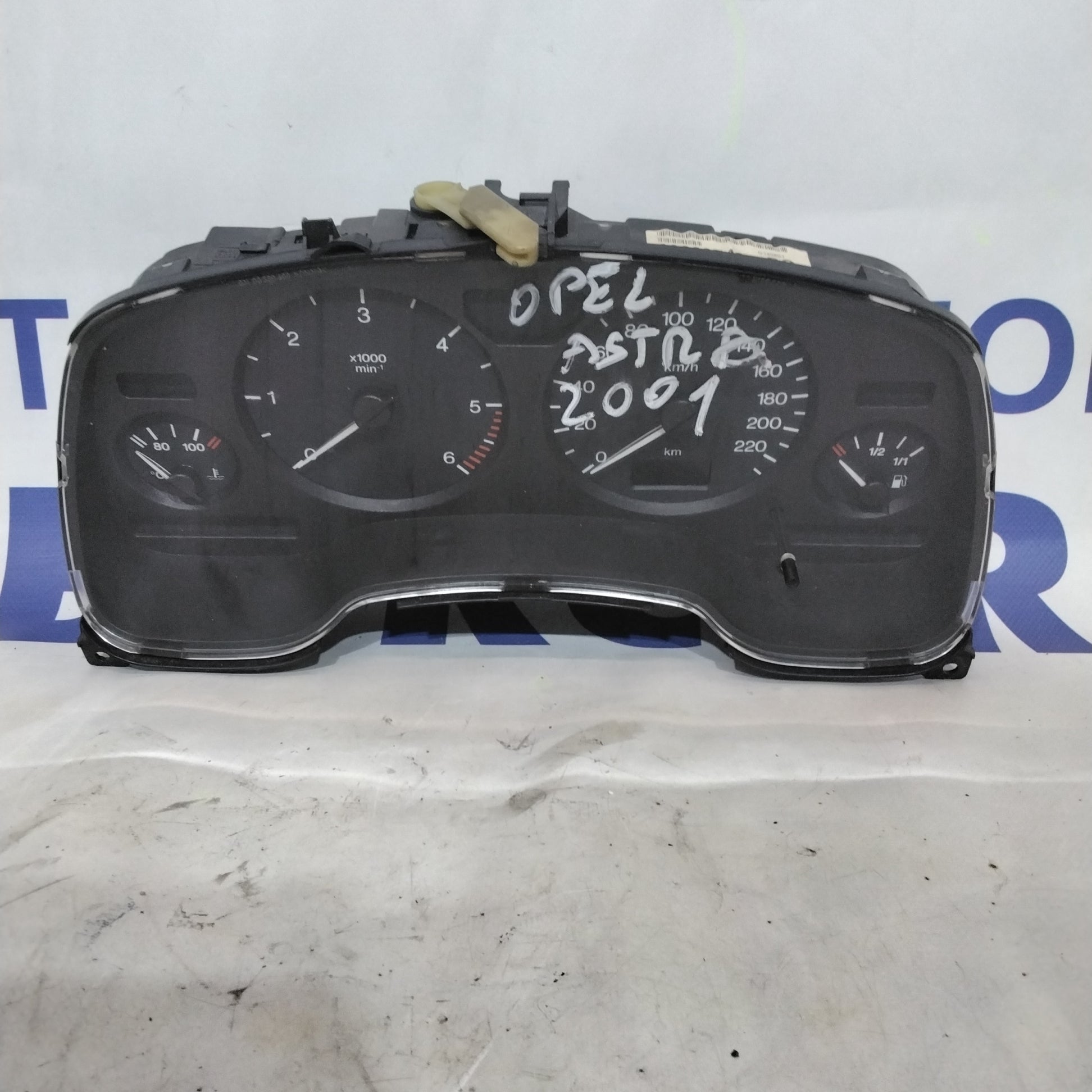 Instrument cluster/speedometer Opel Astra 2.0 diesel year 2001 code: 354110001