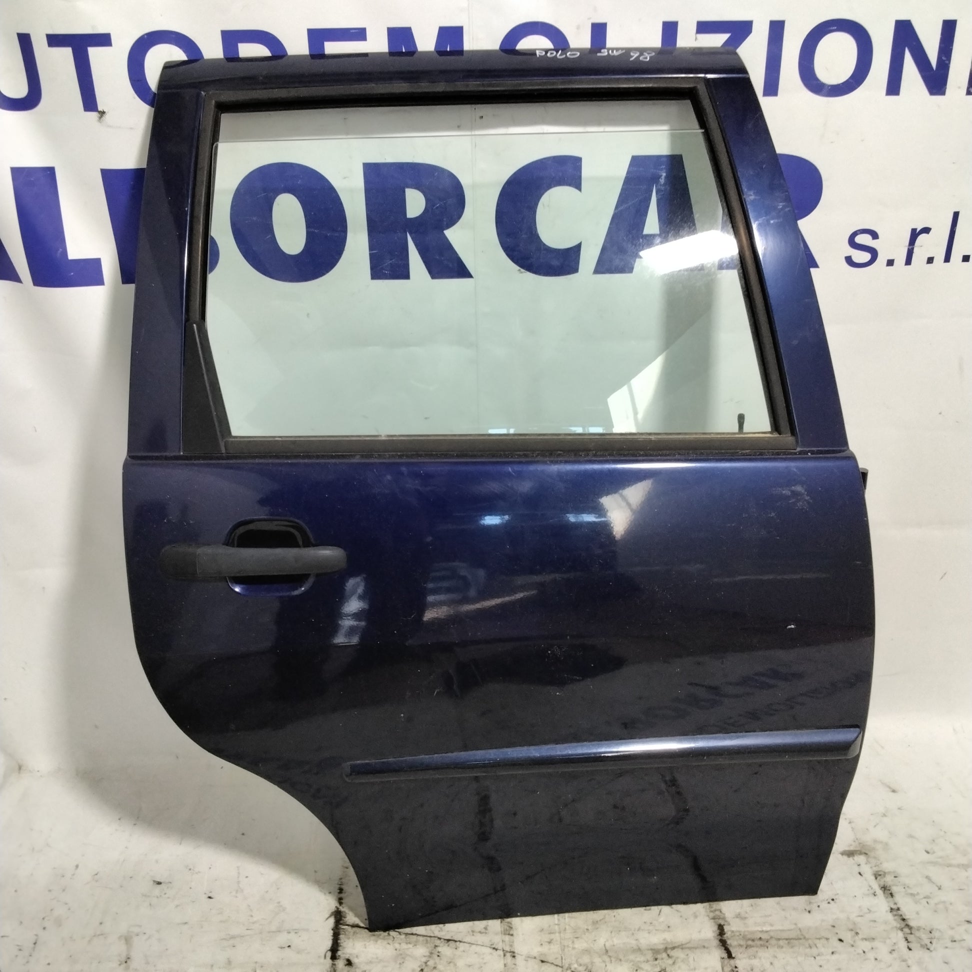 Portón trasero derecho Volkswagen Polo SW año 1998