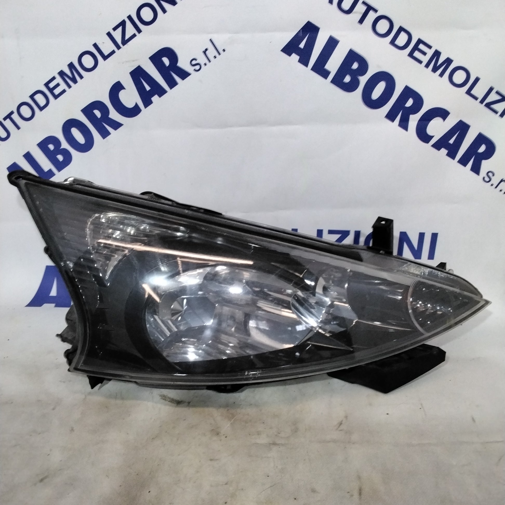 Faro derecho Mitsubishi Grandis año 2005 código: 10087647