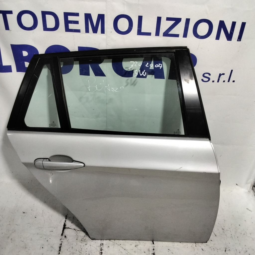 Puerta trasera derecha bmw 320 sw año 2007