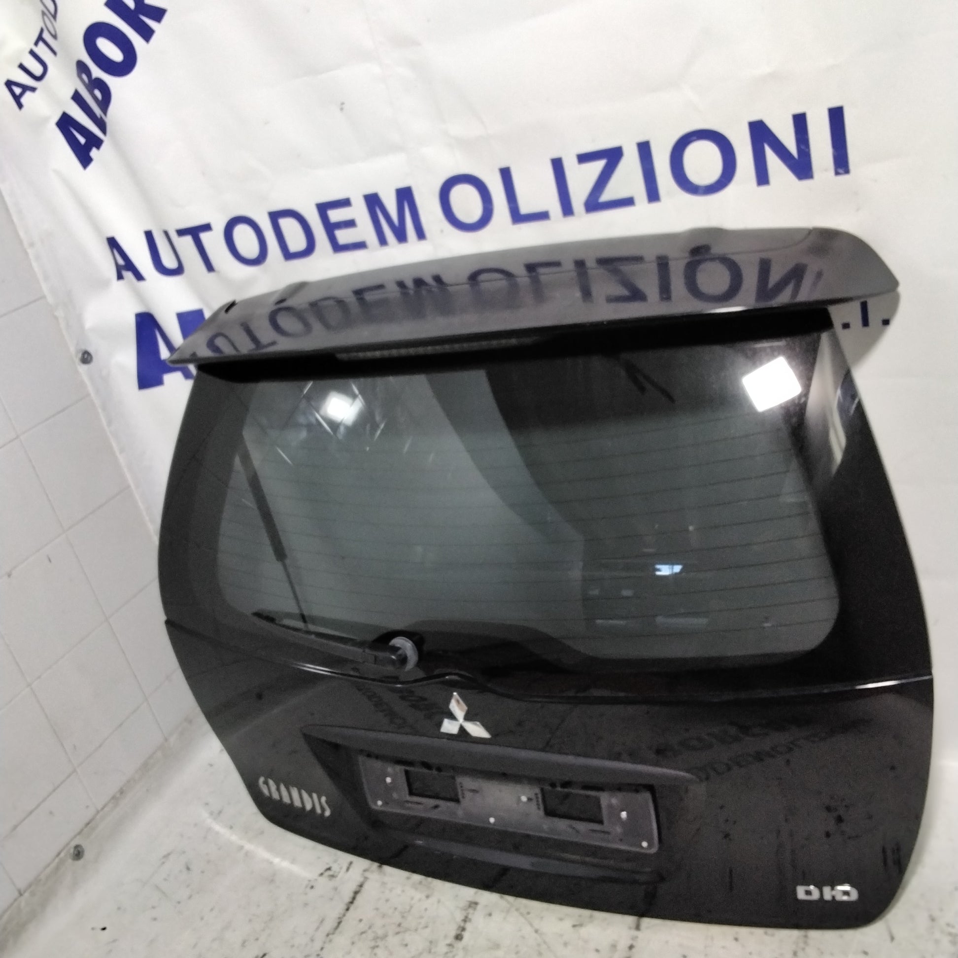 Mitsubishi Grandis 2005 tailgate