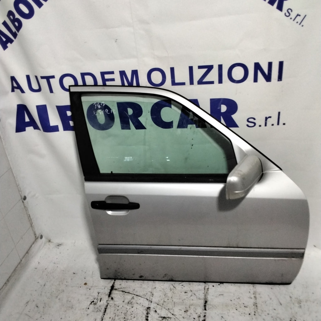 Puerta delantera derecha Mercedes C220 año 1998