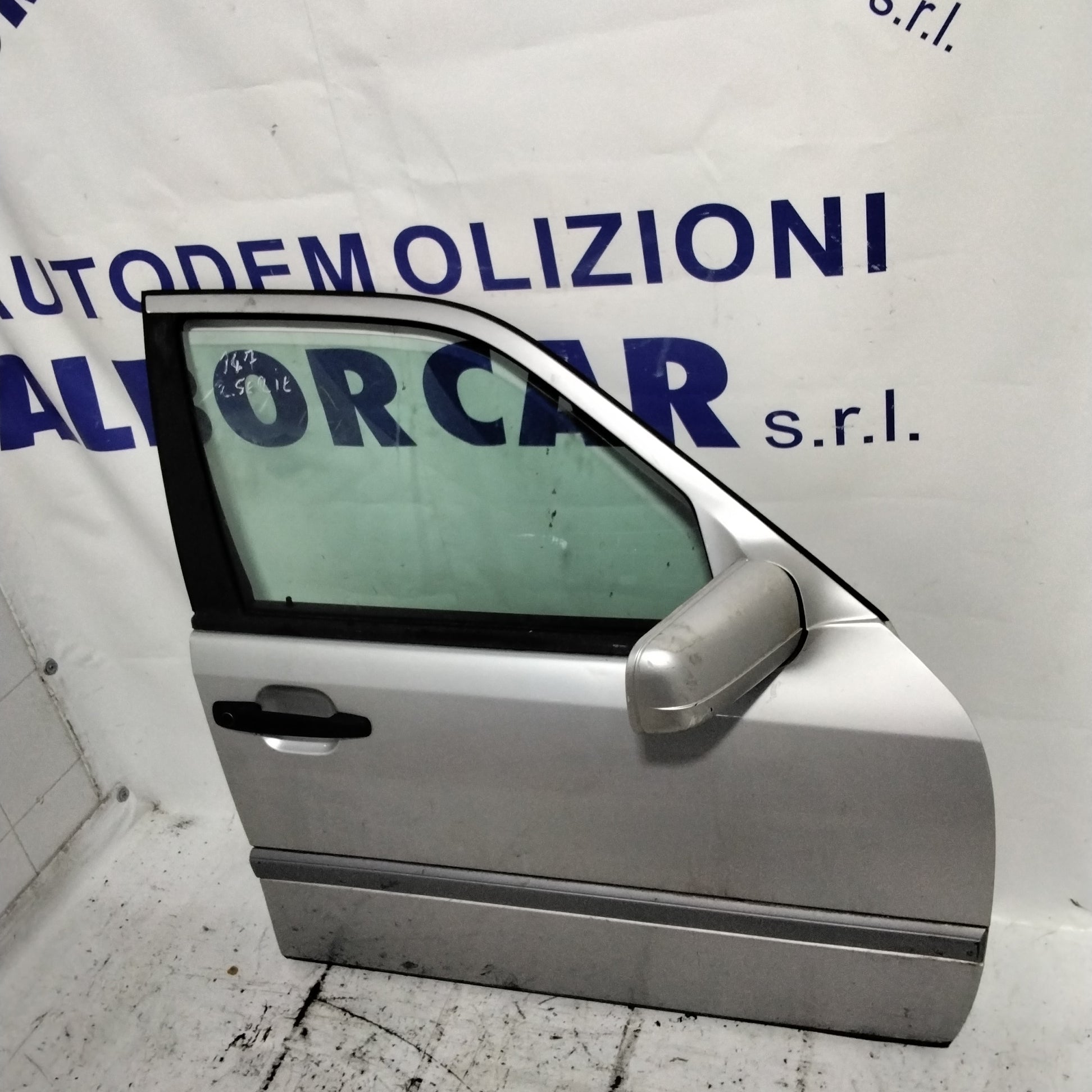 Puerta delantera derecha Mercedes C220 año 1998