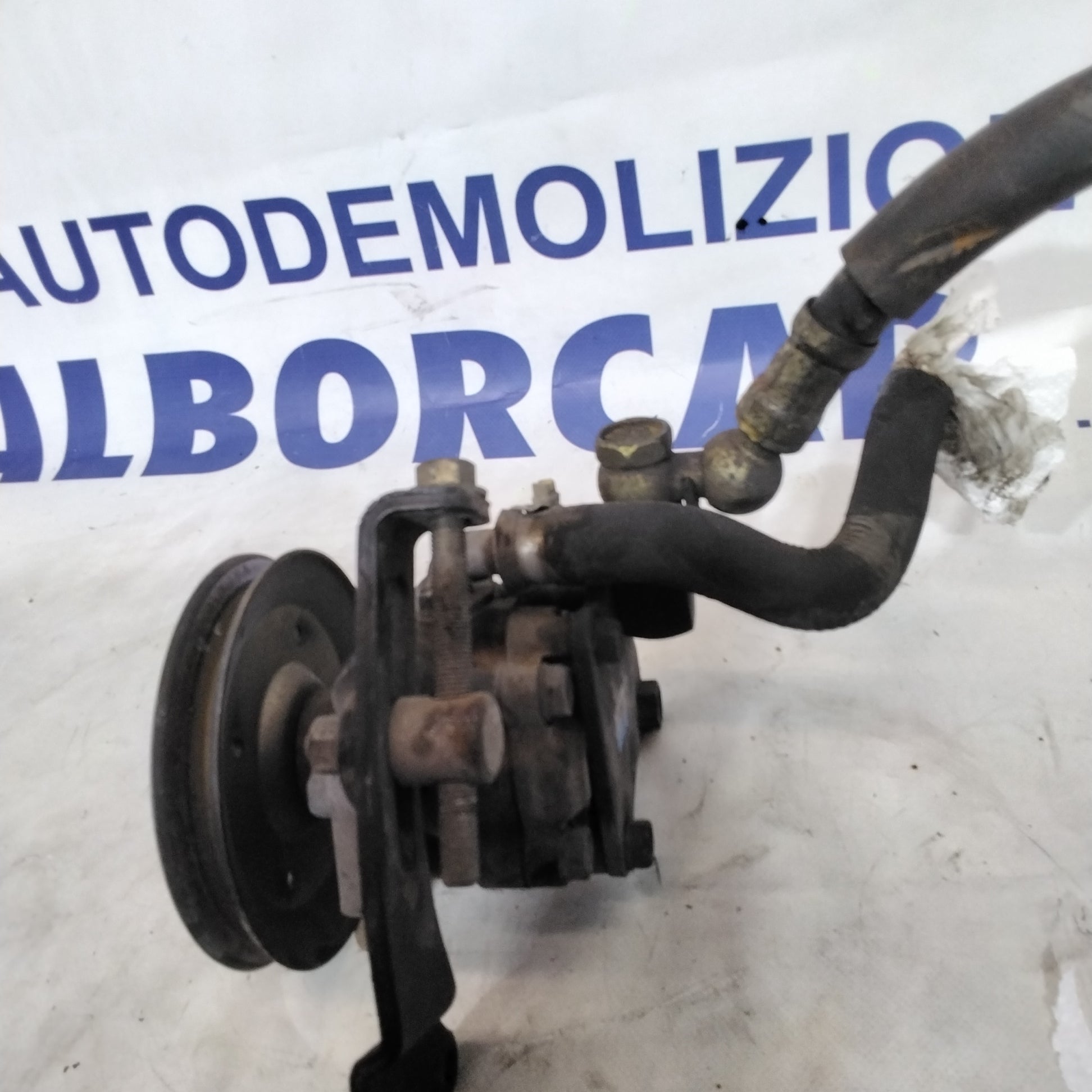 Bomba de dirección asistida Nissan Terrano 2 2700d 4X4 año 1999 código 49110