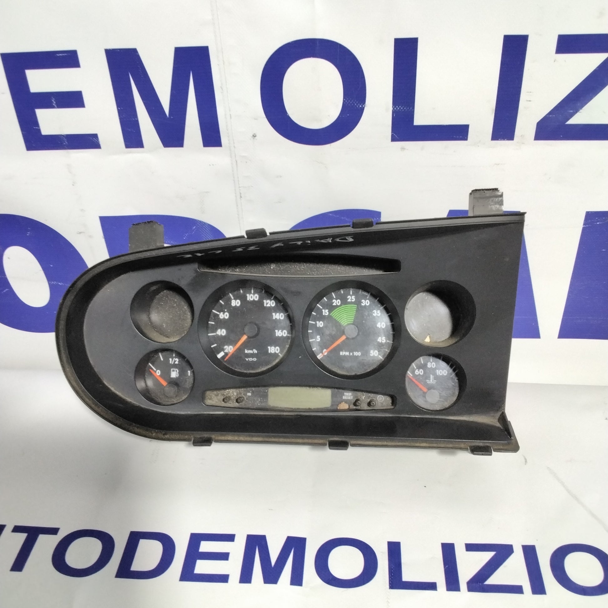 Cuadro de instrumentos / cuentakilómetros Iveco Daily 35c12 año 2004 código: 504055190