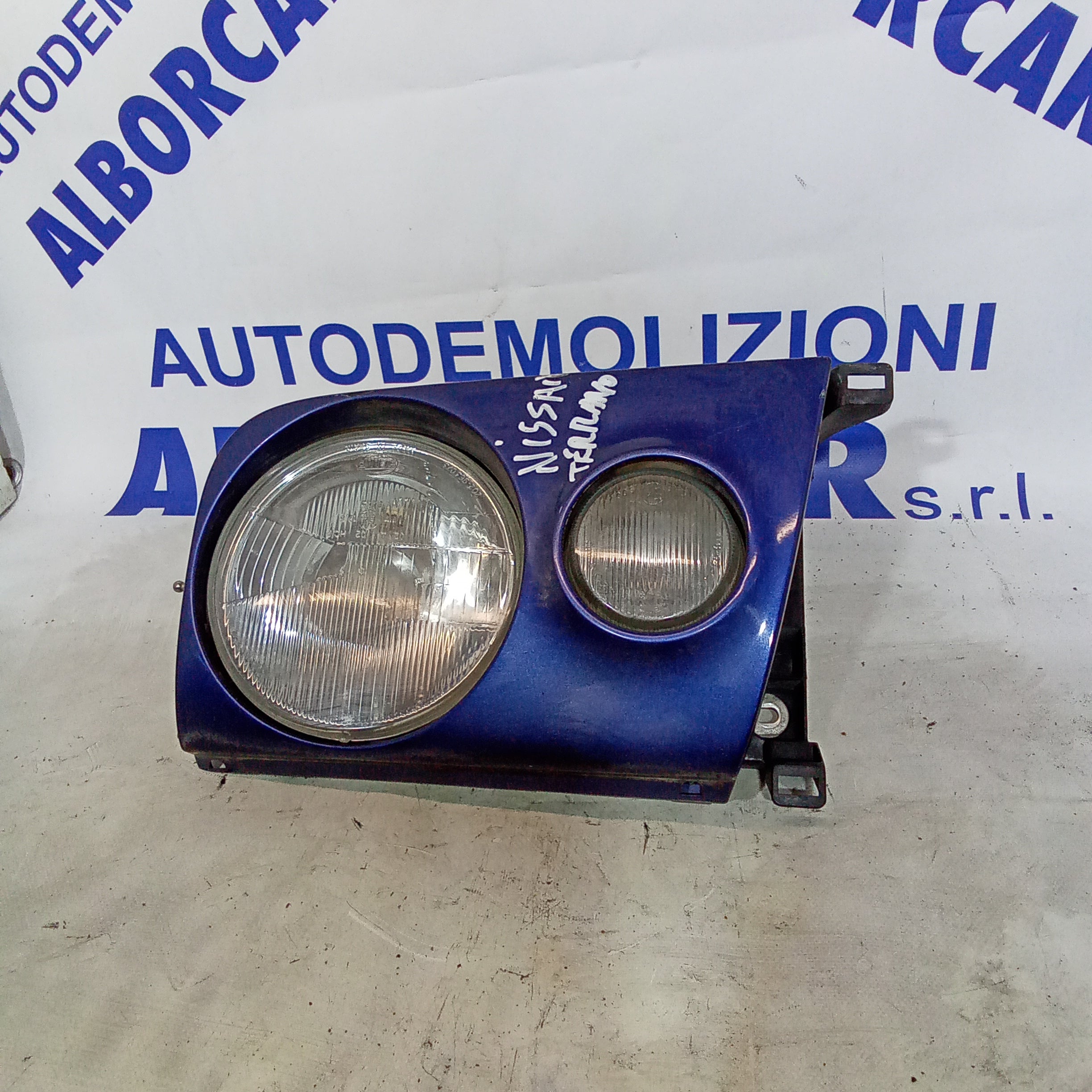 Faro anteriore sinistro nissan Terrano 2 anno 1999 2.7d 4X4
