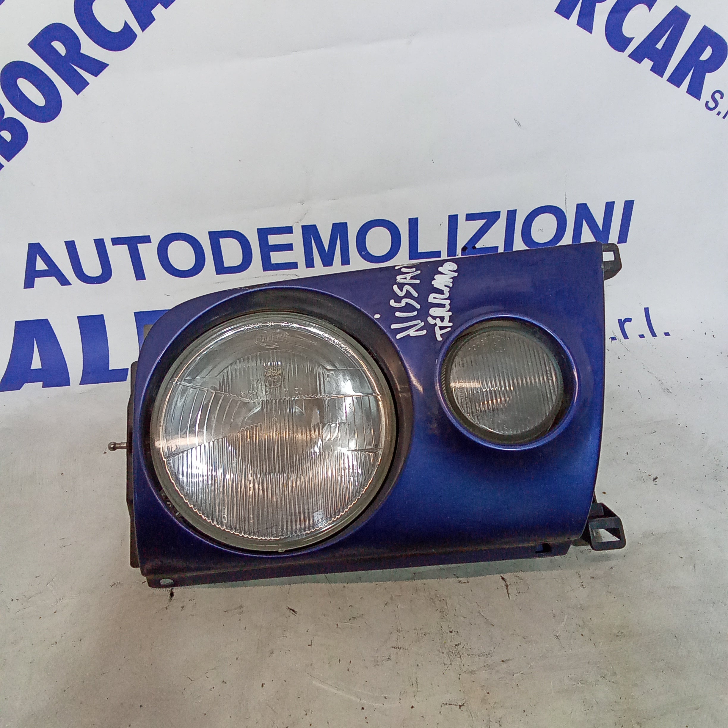 Faro anteriore sinistro nissan Terrano 2 anno 1999 2.7d 4X4