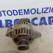 Carica l&#39;immagine nel visualizzatore di Gallery, Alternatore ALFA ROMEO 159/FIAT BRAVO/LANCIA DELTA anno 2010 codice 51764265
