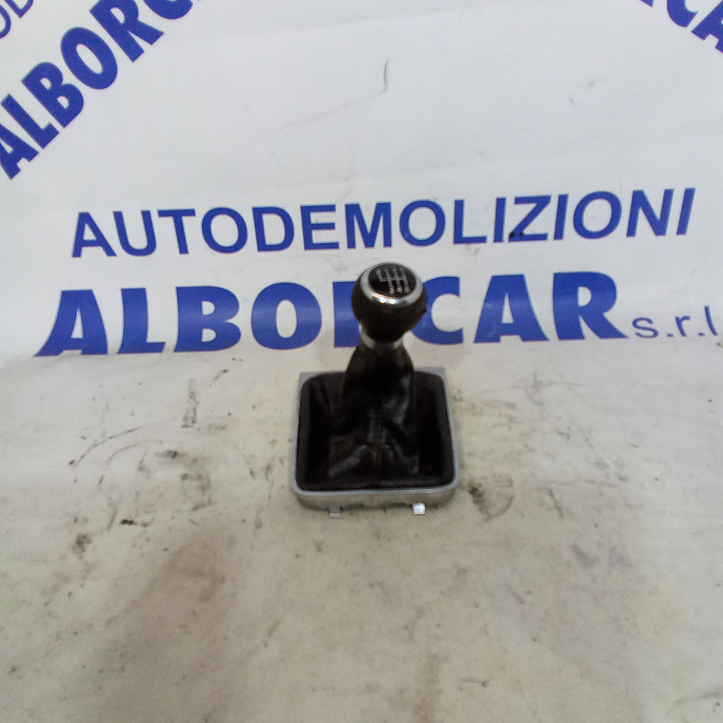 Cuffia / pomello cambio wolkswagen passat 2006/2011 codice 3C0711113