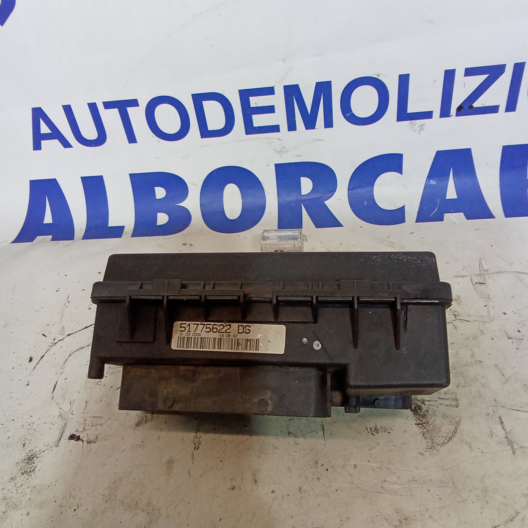 Scatola centralina portafusibili fiat grande punto 1.3 multijet anno 2007 codice 51775622