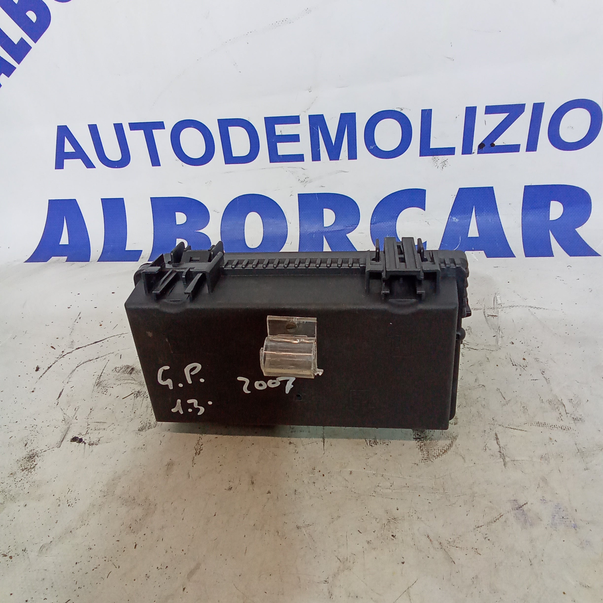 Caja de fusibles centralita Fiat Grande Punto 1.3 multijet año 2007 código 51775622