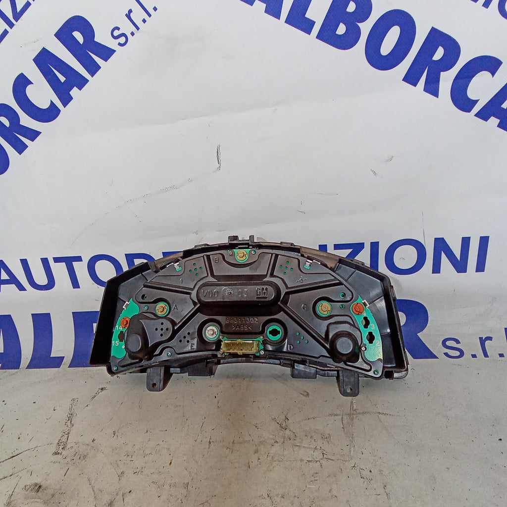 Panel de instrumentos cuentakilómetros Opel Meriva 1.7 CDTI año 2003 código 13173381XT