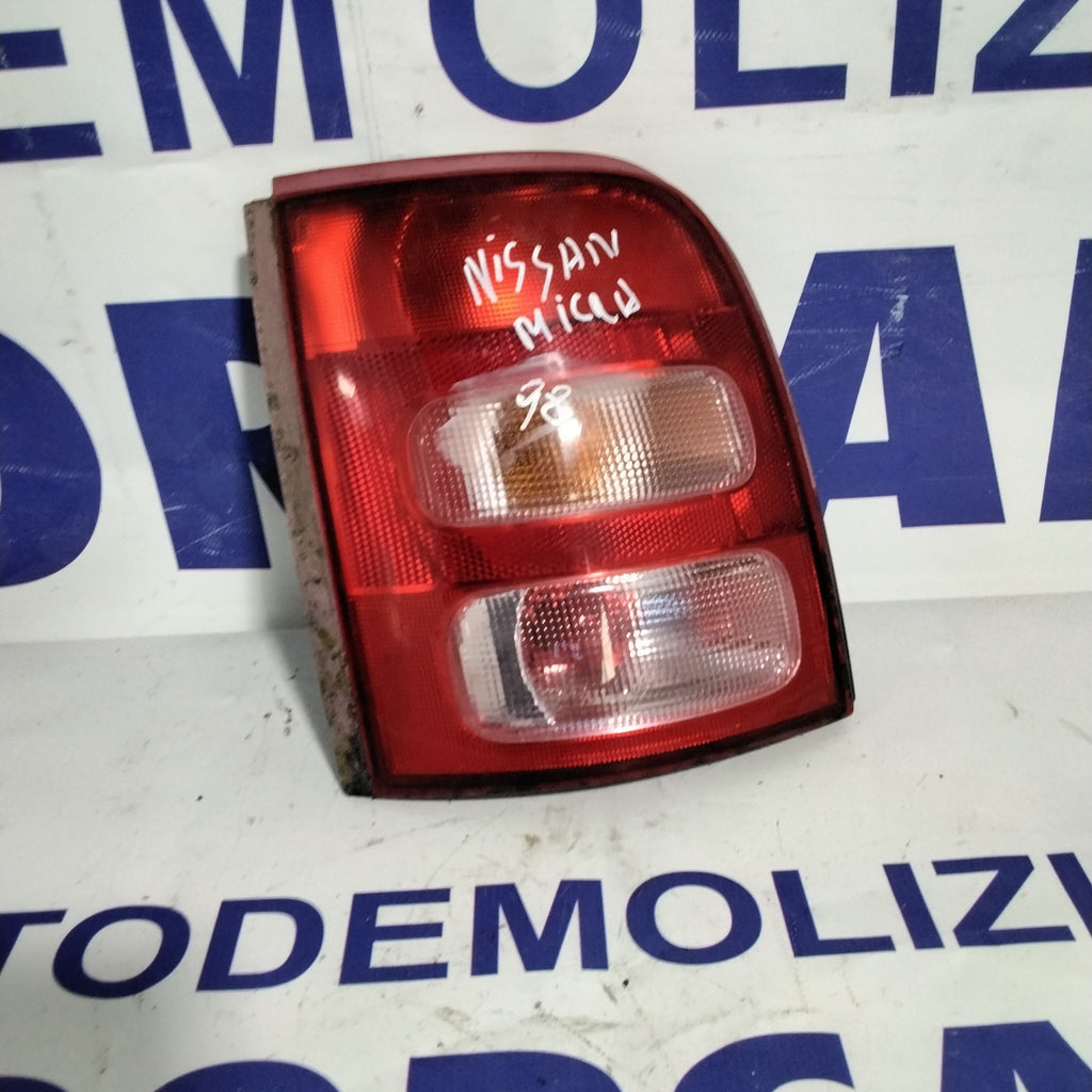 Faro trasero izquierdo Nissan Micra año 1998