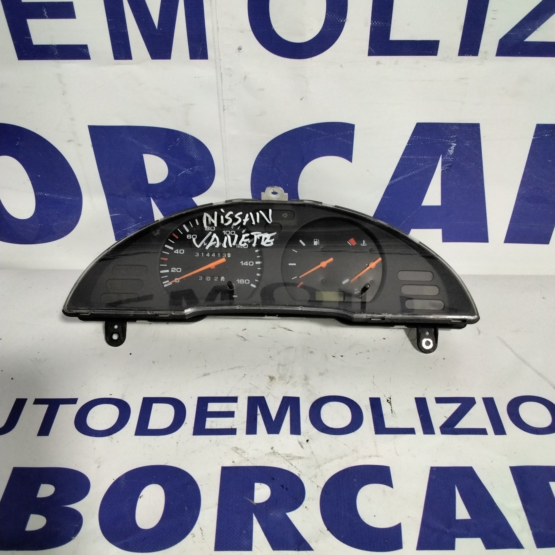 Cuadro de instrumentos / cuentakilómetros Nissan Vanette Van 2.3 diésel año 1998 código: 21023501