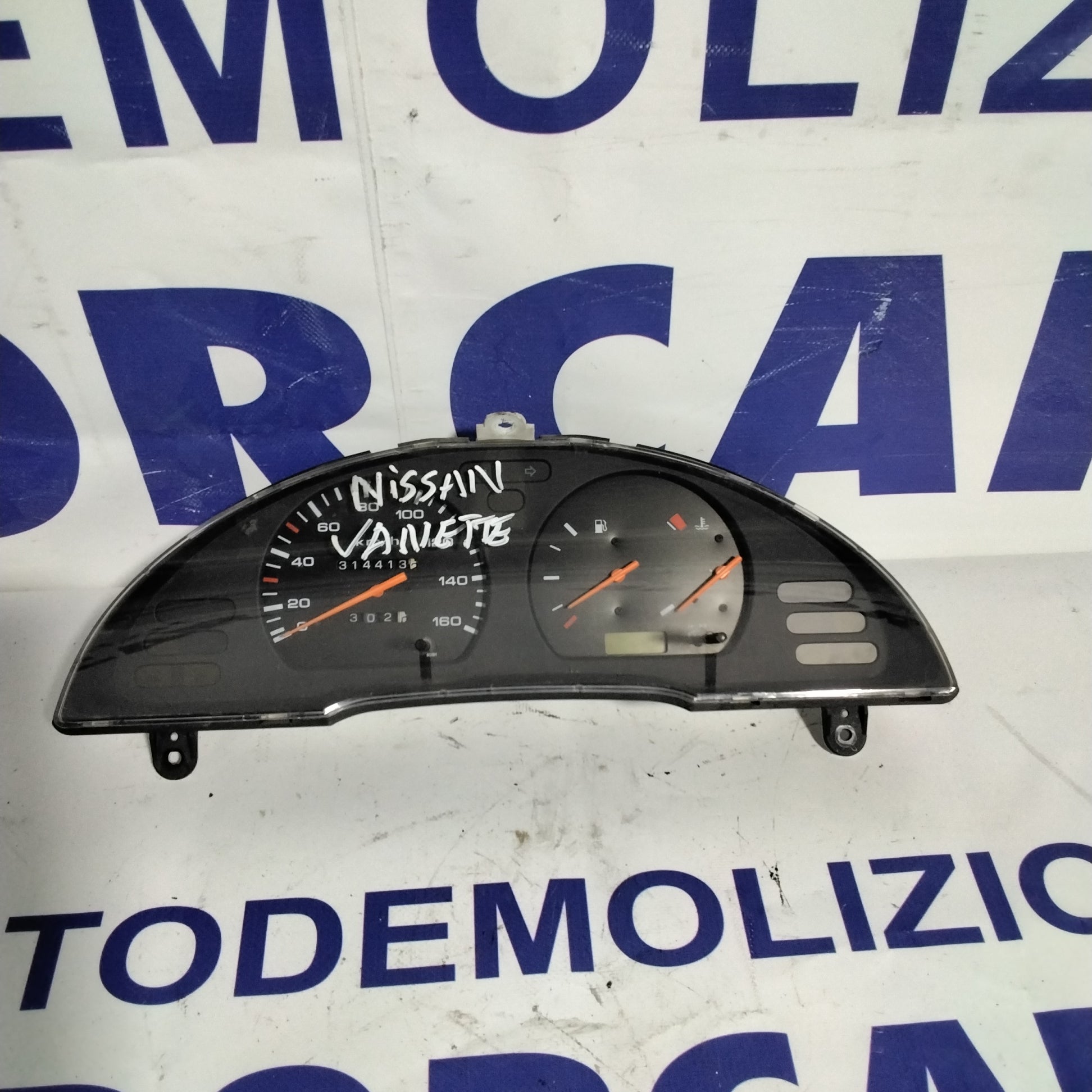 Cuadro de instrumentos / cuentakilómetros Nissan Vanette Van 2.3 diésel año 1998 código: 21023501