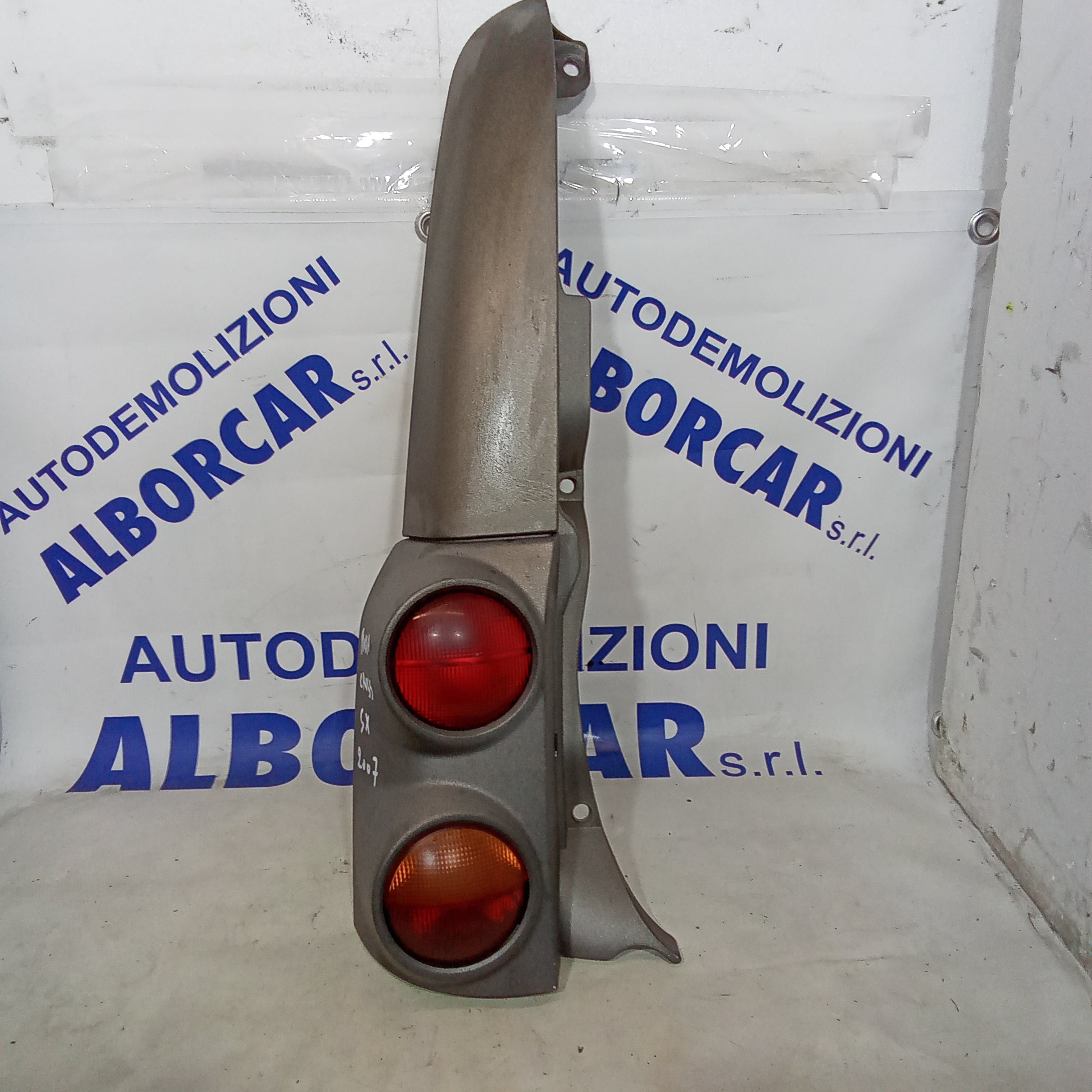 Faro trasero izquierdo Fiat Panda Cross año 2007 código 735403855