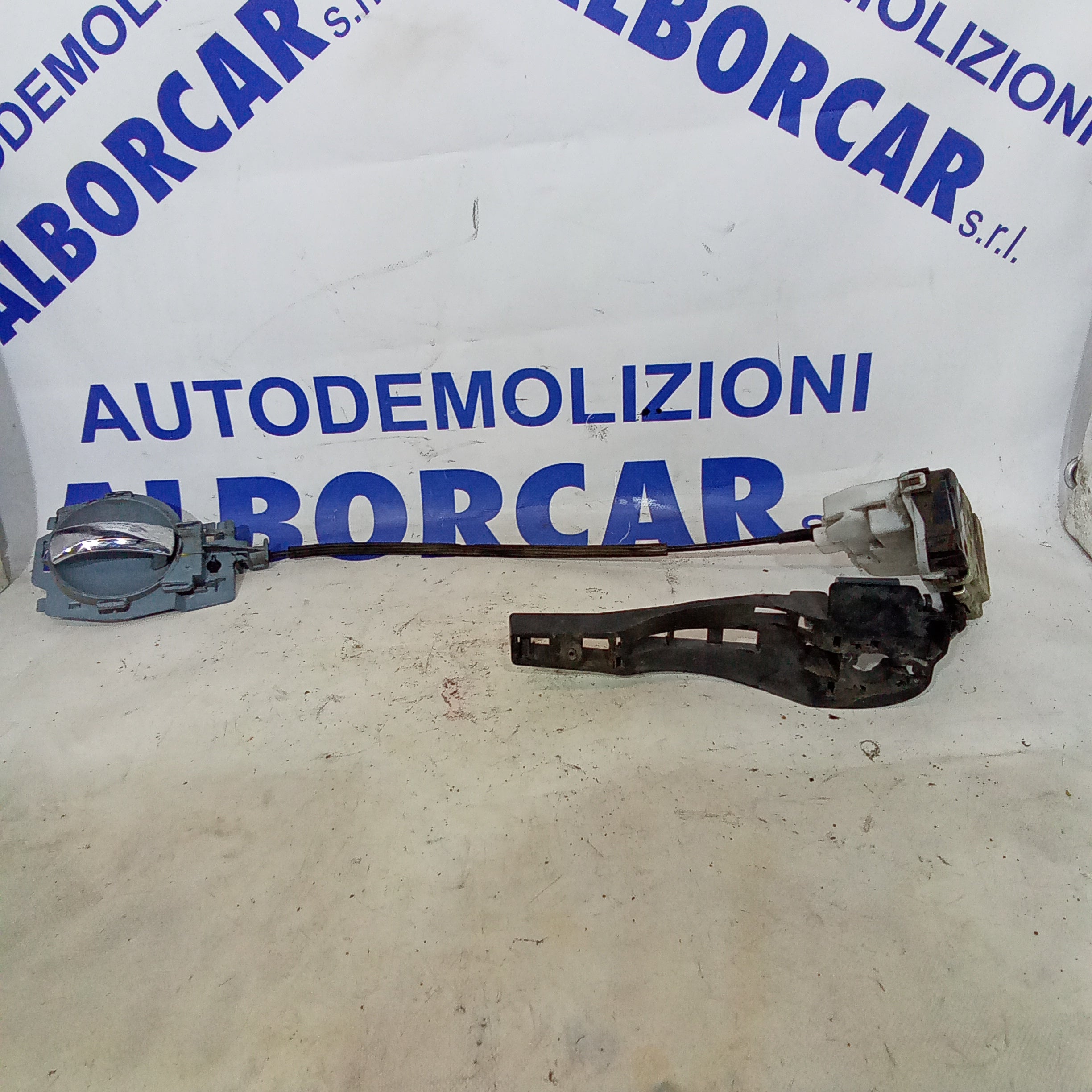 Chiusura serratura porta posteriore sinistra citroen C3 1.1 benzina anno 2005 codice 56316780