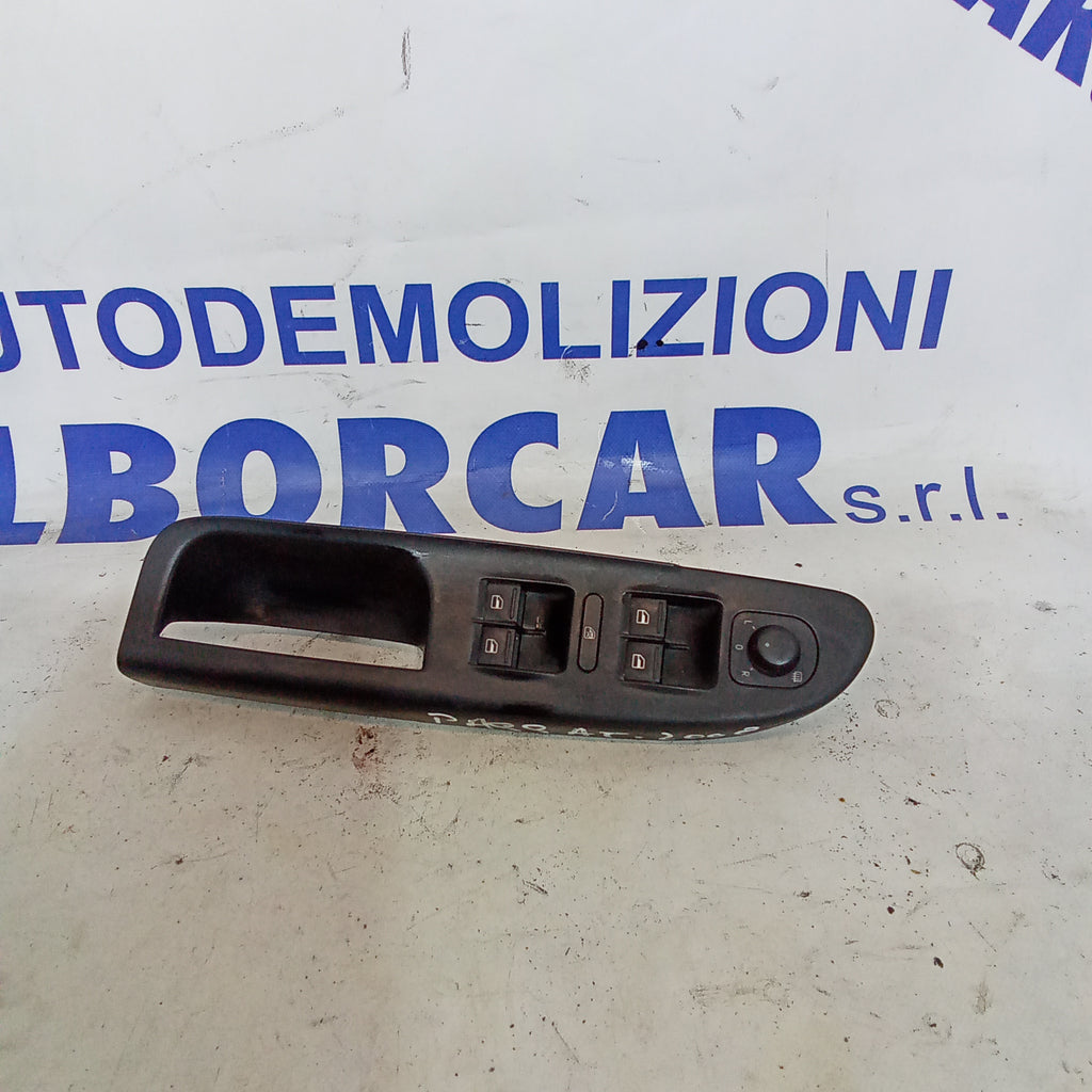 Pulsantiera alzavetro anteriore sinistra volkswagen passat 2.0tdi anno 2009 codice 3C1867171b