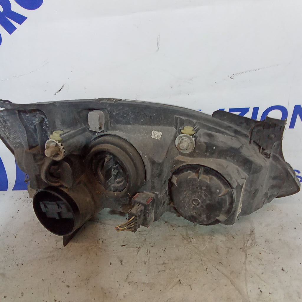 Faro delantero izquierdo Opel Corsa año 2007 código 09114329