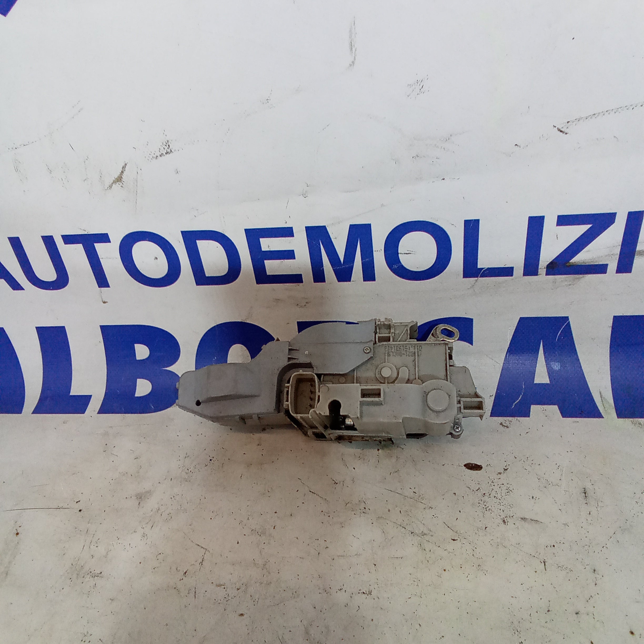 Left front door lock Fiat Bravo year 2008 code 51931418