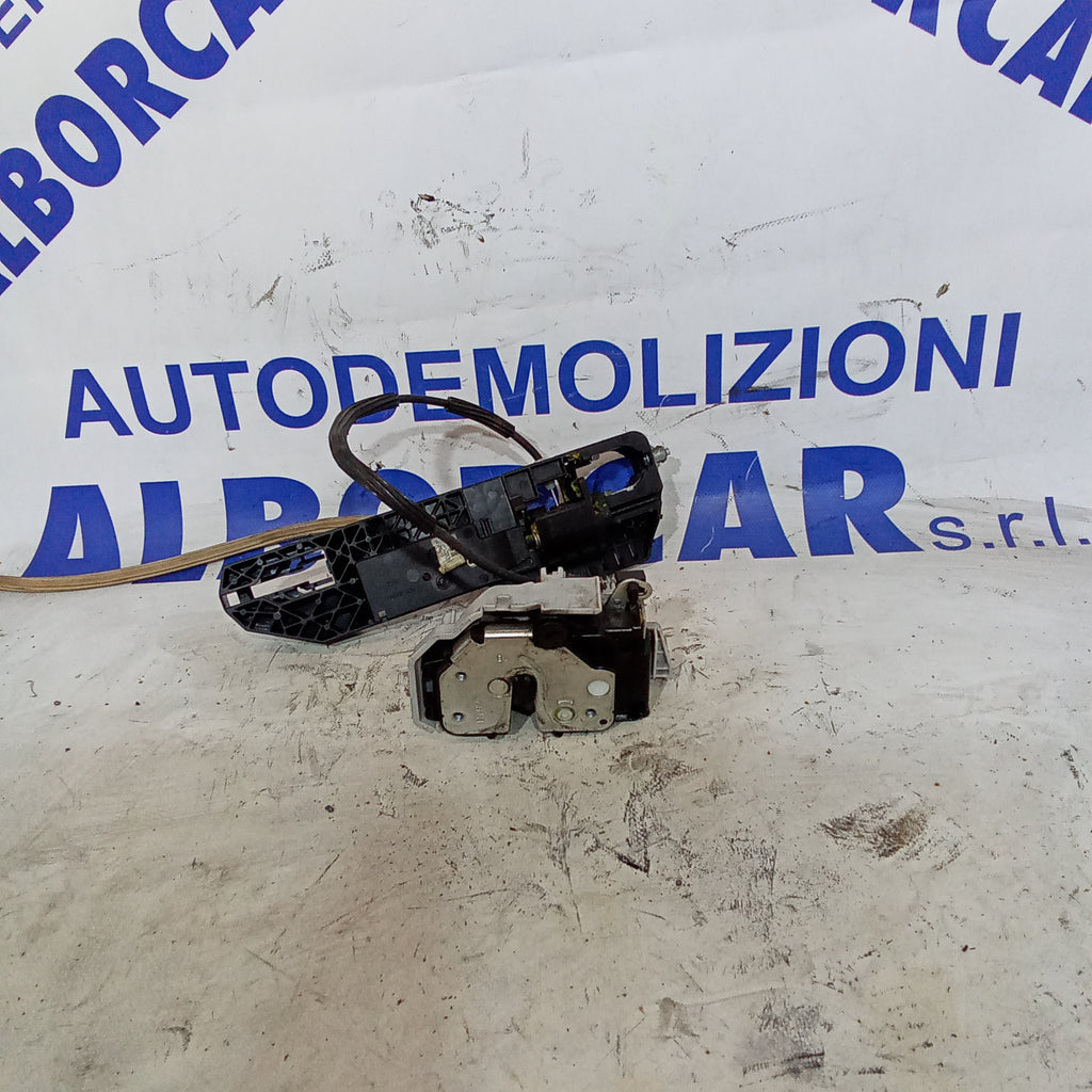 Cerradura puerta delantera derecha Fiat Bravo año 2012 código 51827955