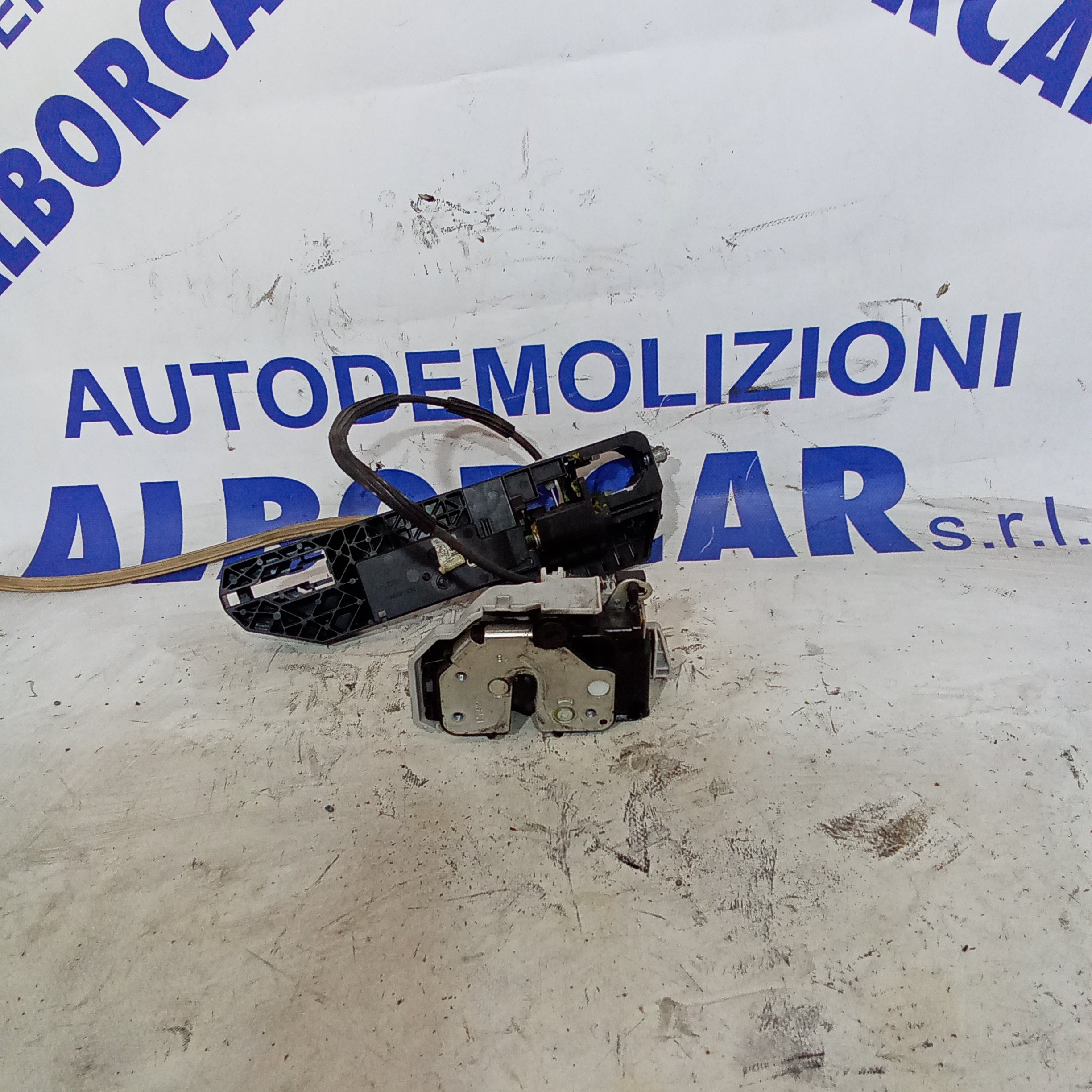 Cerradura puerta delantera derecha Fiat Bravo año 2012 código 51827955