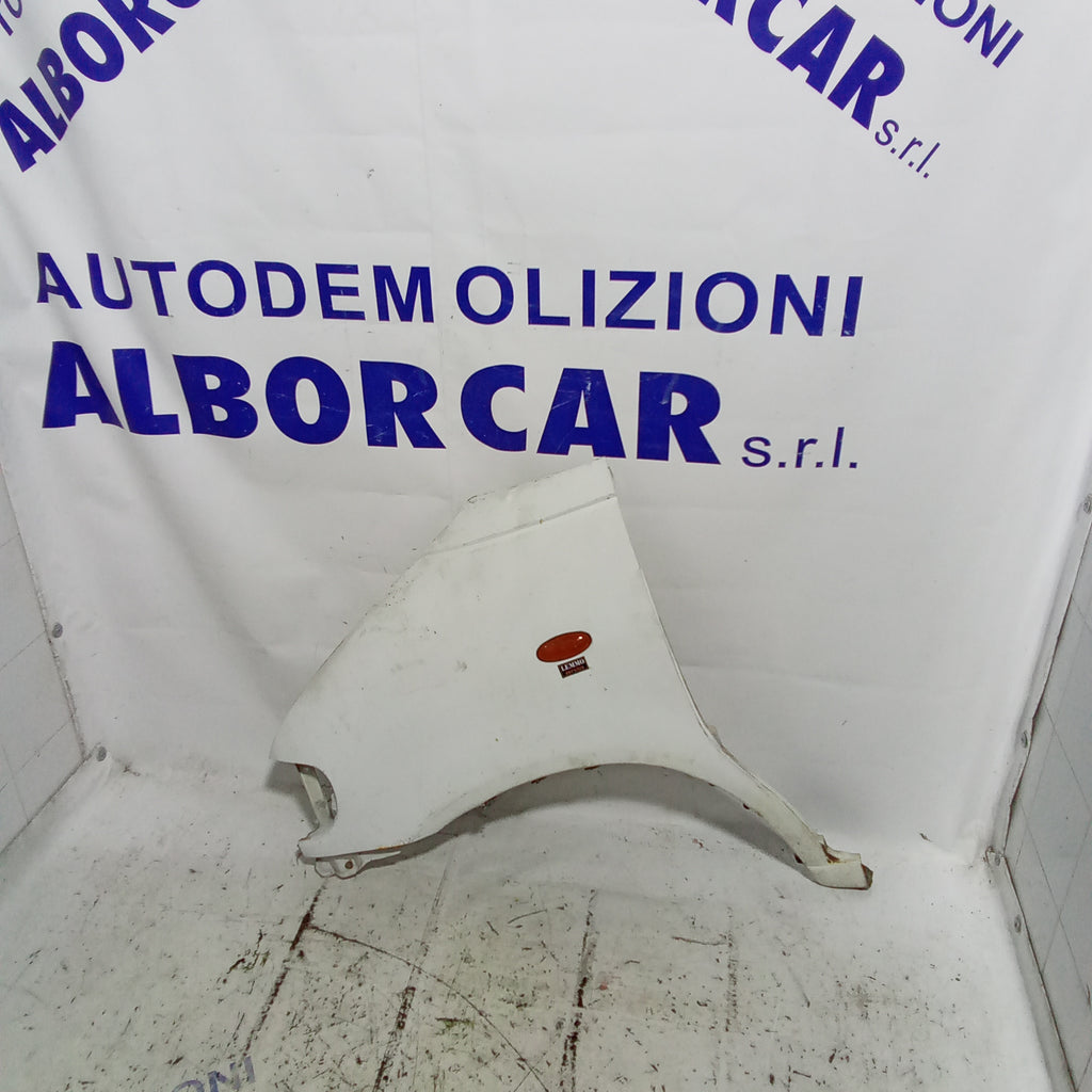 parafango fianchetto anteriore sinistro  Nissan vanette diesel anno 2000