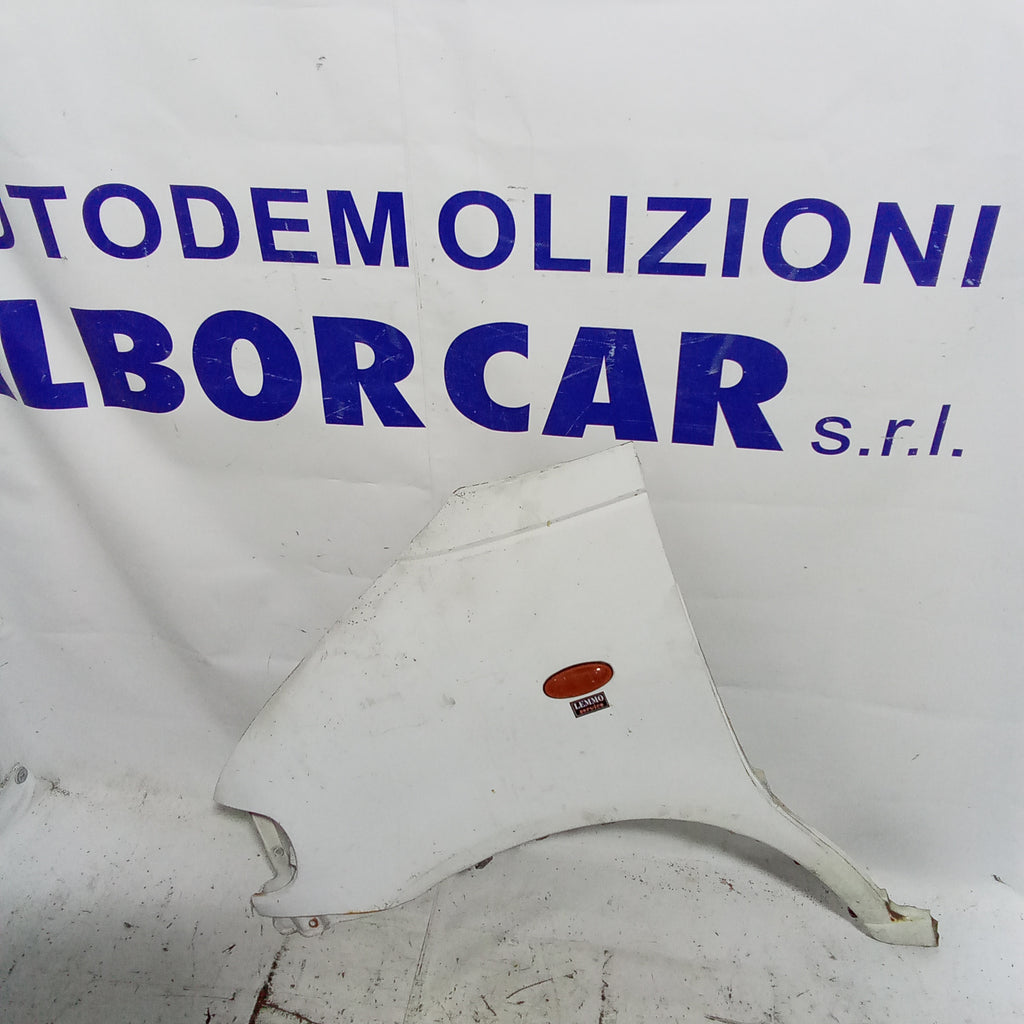 parafango fianchetto anteriore sinistro  Nissan vanette diesel anno 2000