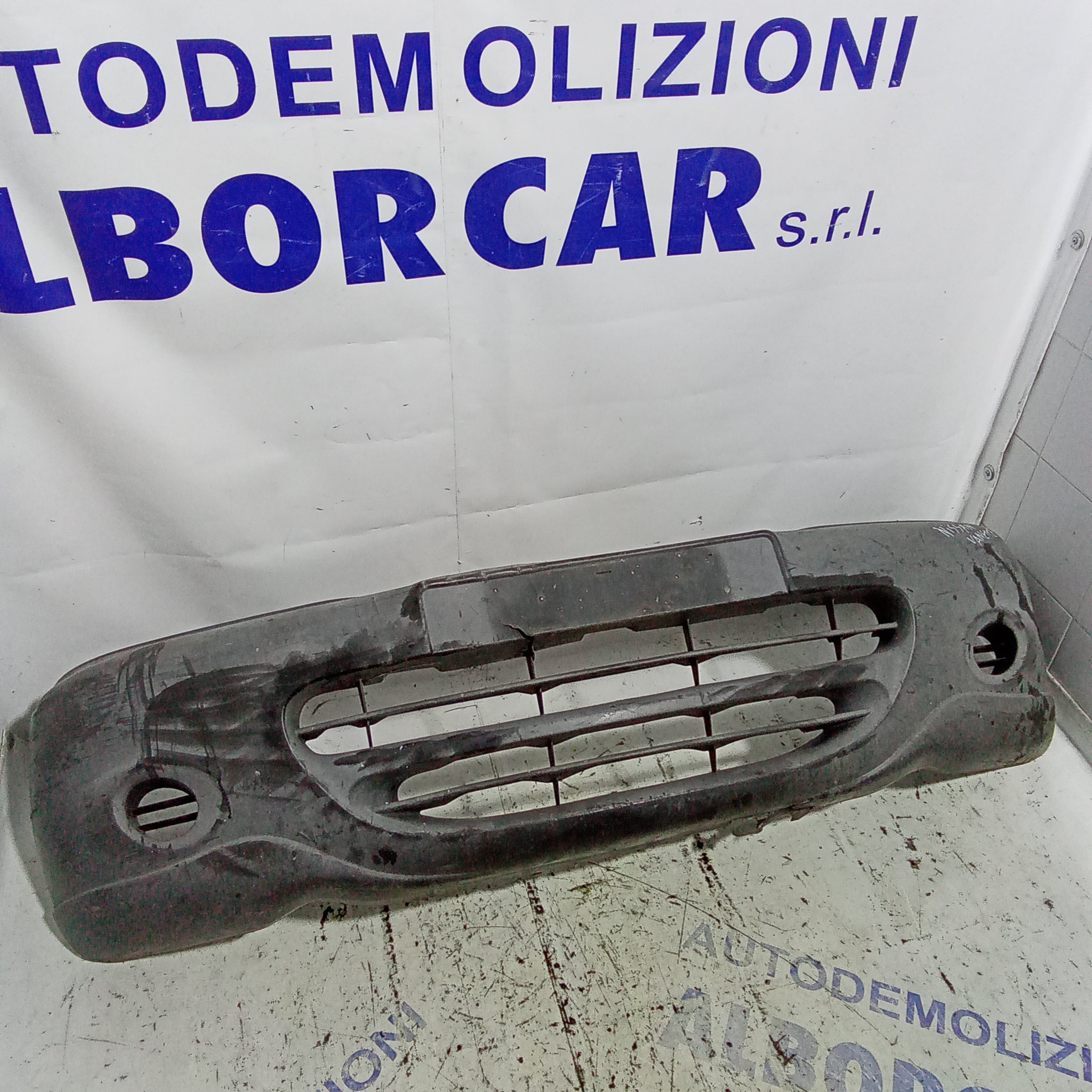 Paraurti anteriore nissan vannette diesel anno 2000