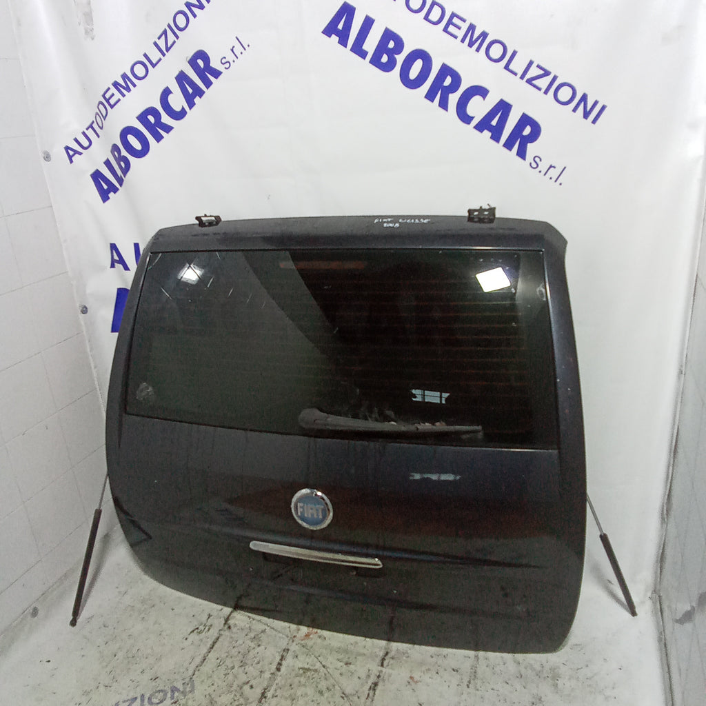 Portón trasero (completo) Fiat Ulysse 2.2 año 2005