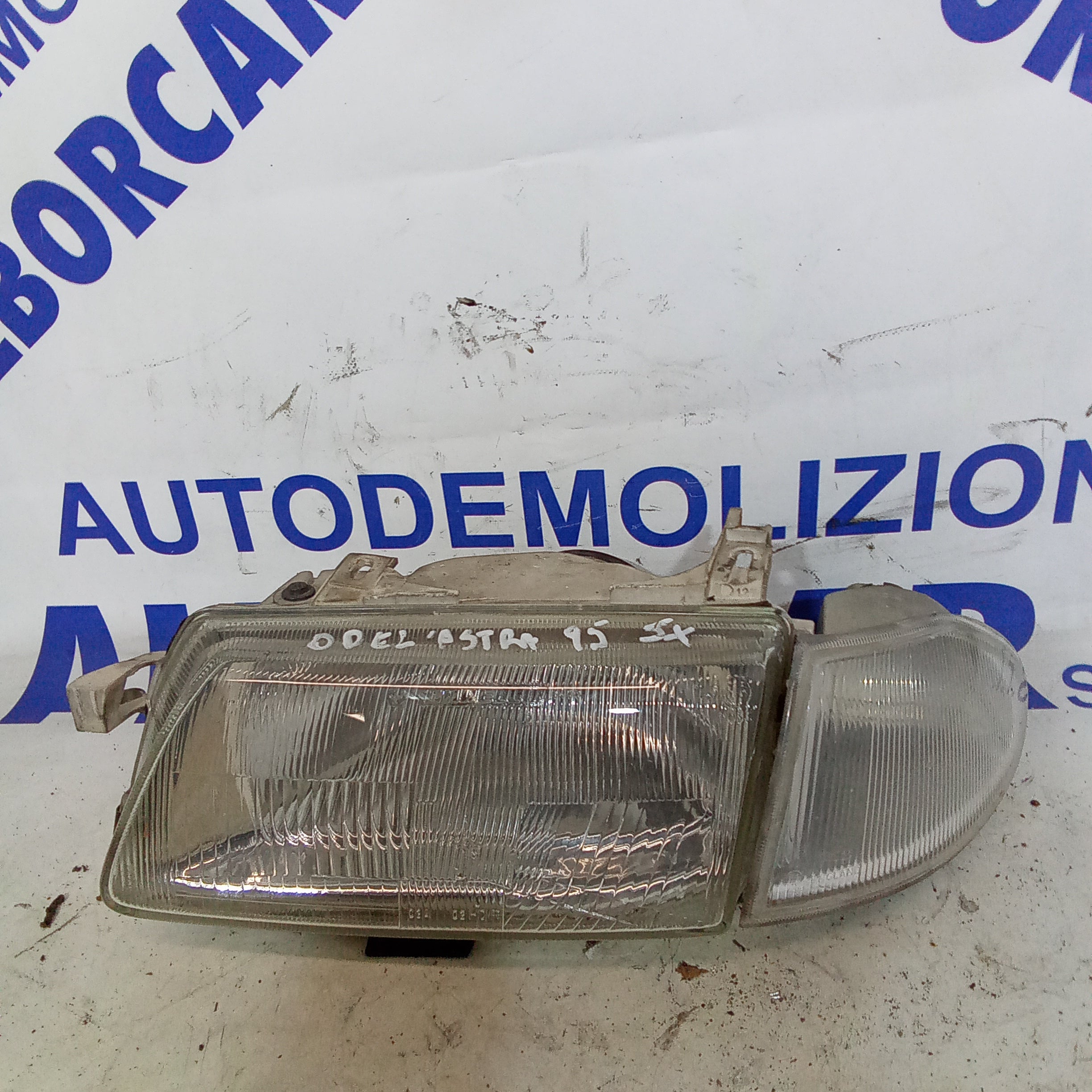 faro delantero izquierdo opel astra 1.7 diesel año 1995 código 90383786