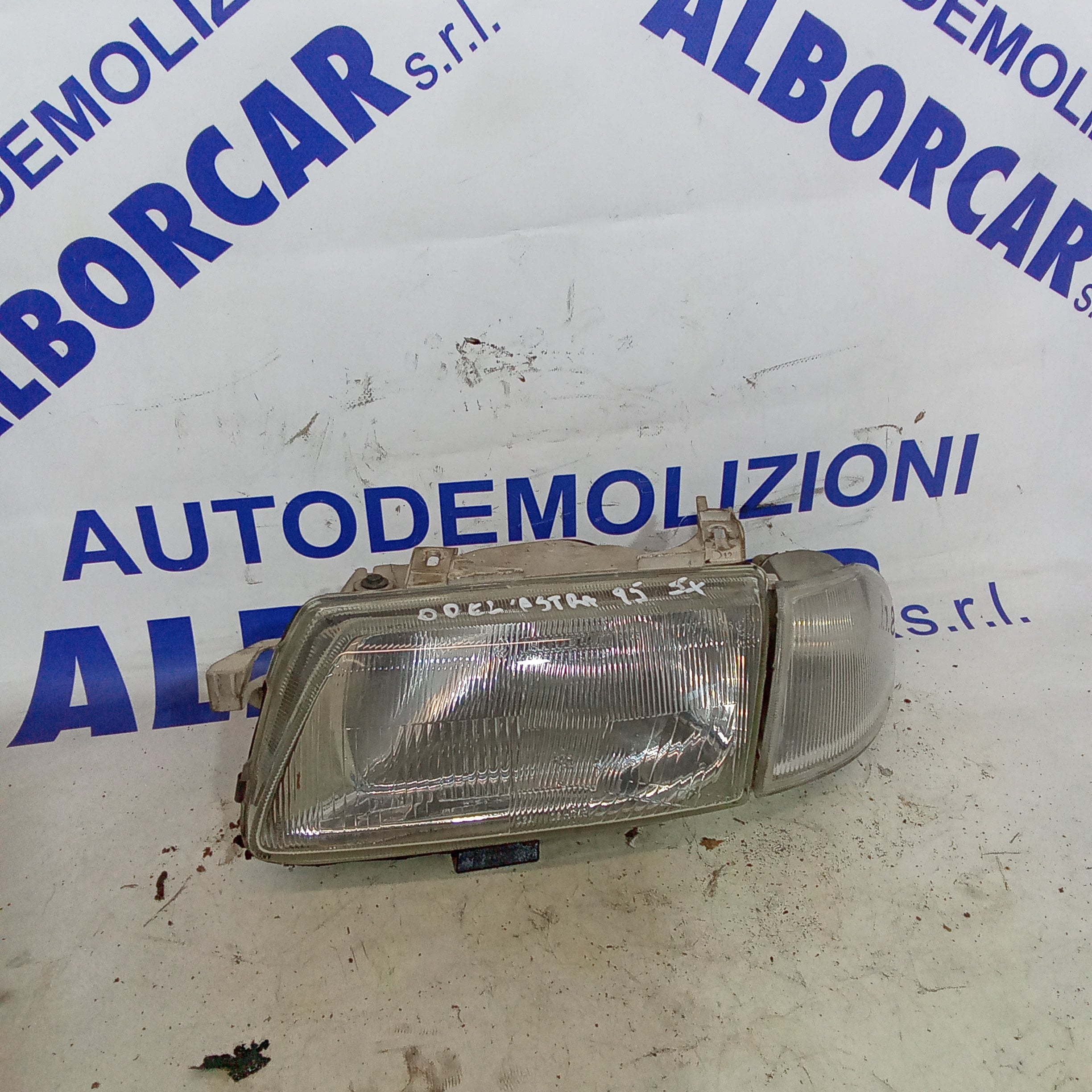 faro delantero izquierdo opel astra 1.7 diesel año 1995 código 90383786