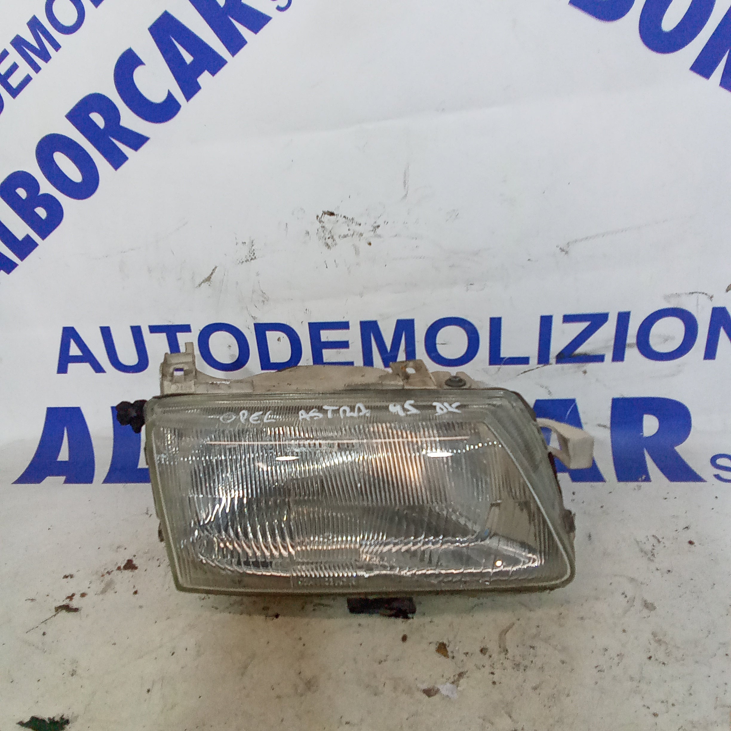 right front headlight opel astra 1.7diesel year 1995 part number 90383787