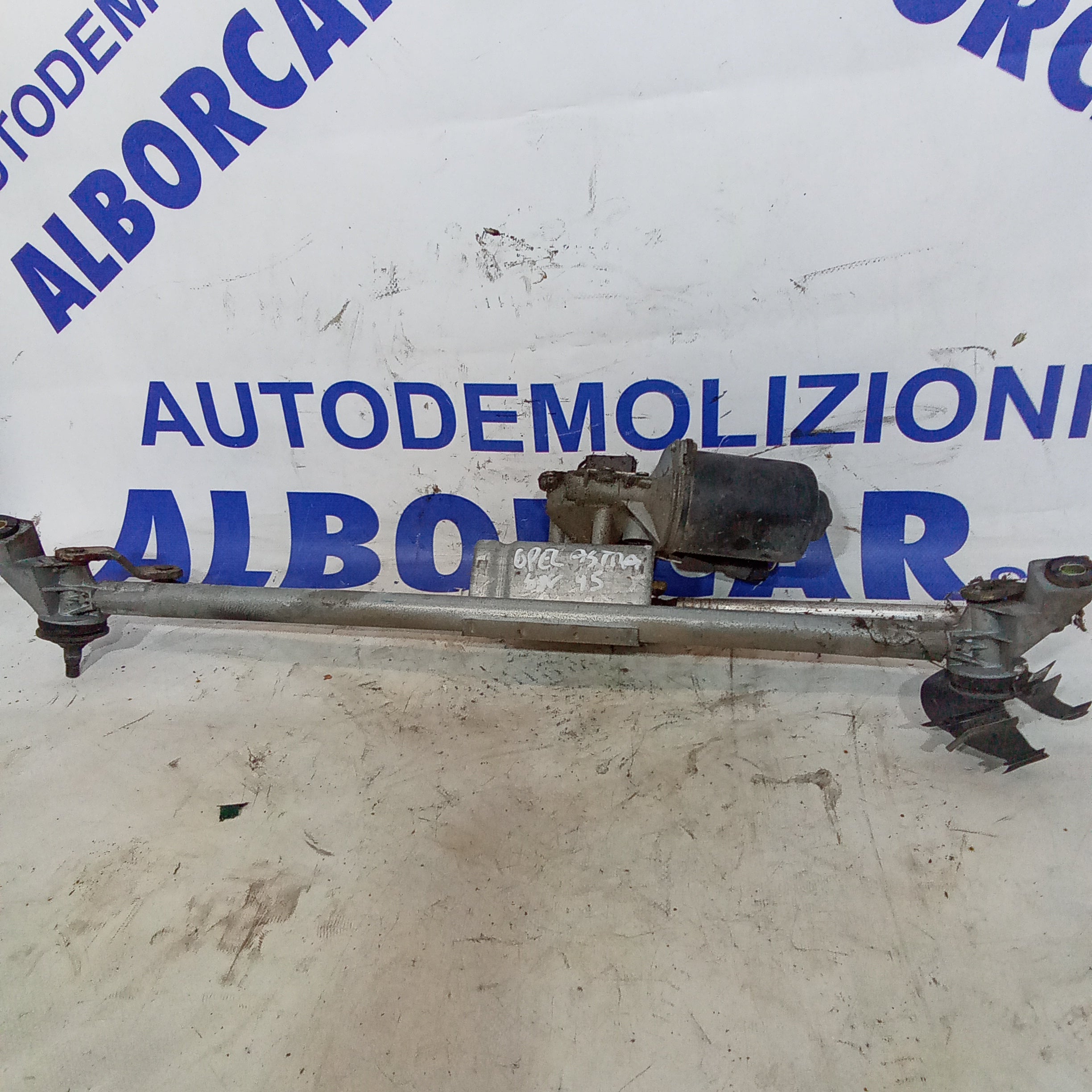 Front windshield wiper motor Opel Astra 1.7 diesel year 1995