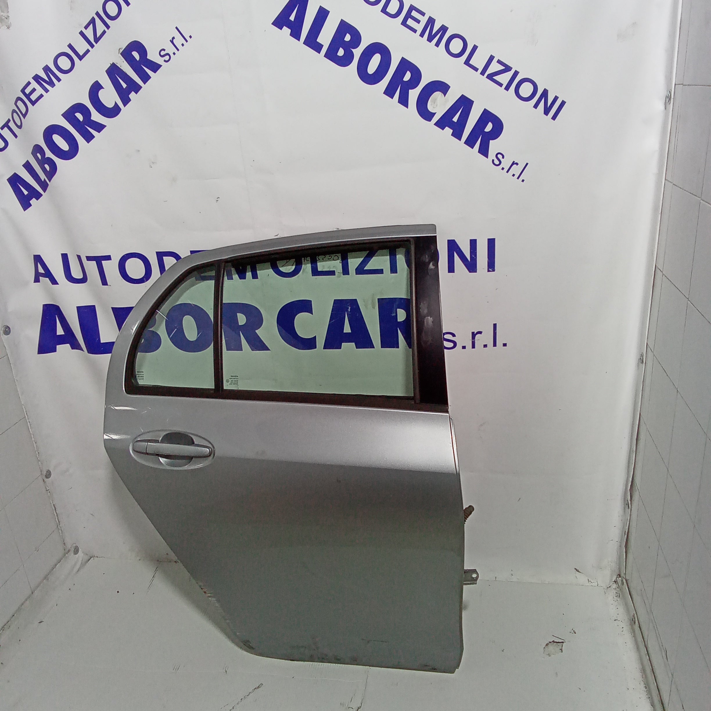 Complete right rear door Toyota Yaris 1.3 petrol year 2008
