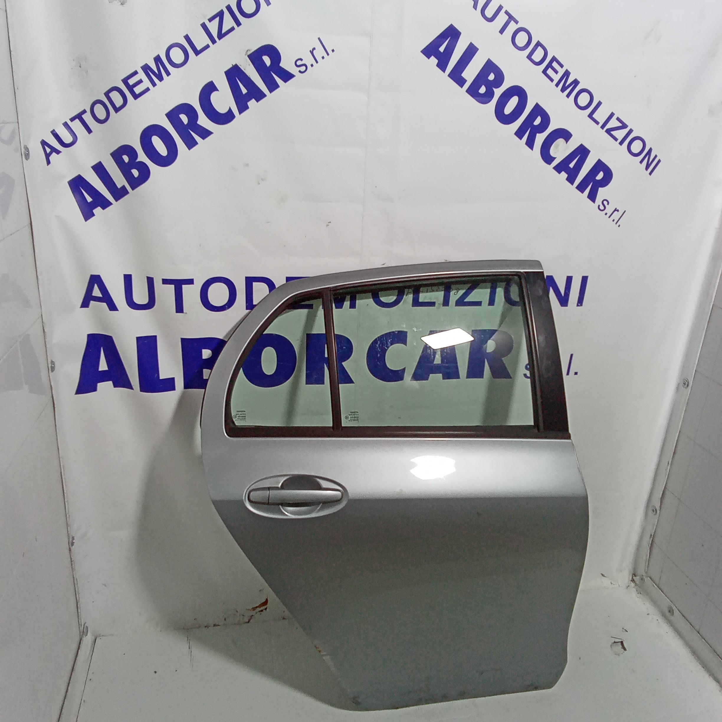 Complete right rear door Toyota Yaris 1.3 petrol year 2008
