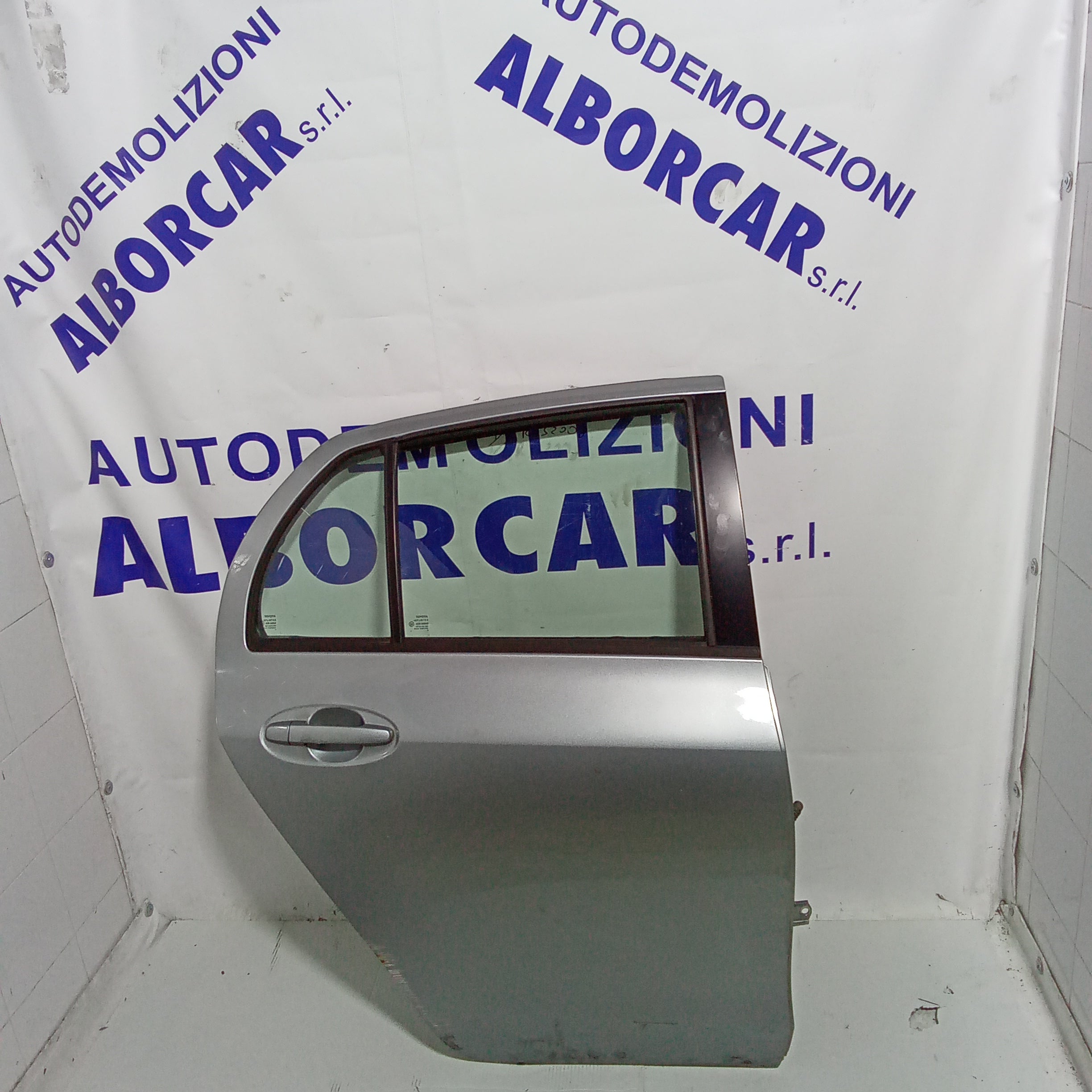 Complete right rear door Toyota Yaris 1.3 petrol year 2008