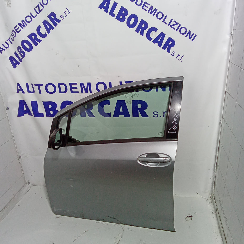 Left front door Toyota Yaris 1.3 petrol year 2008