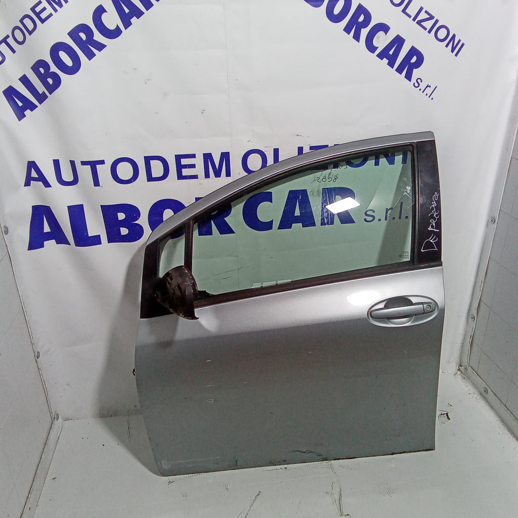Left front door Toyota Yaris 1.3 petrol year 2008