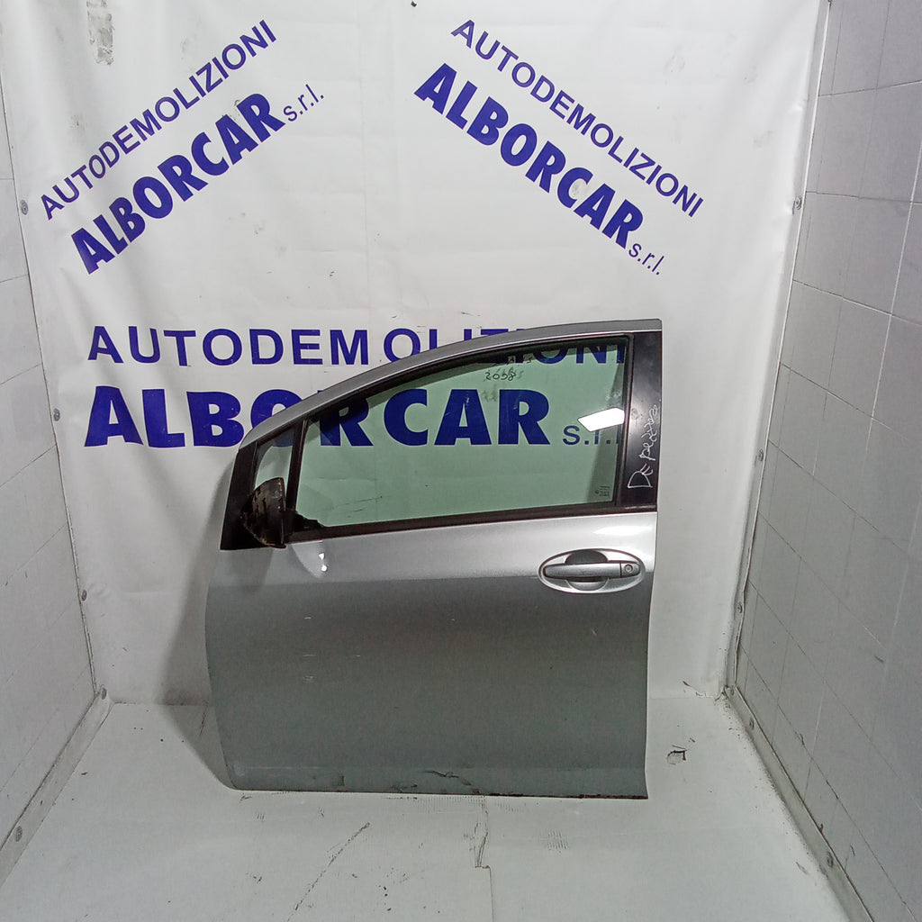 Left front door Toyota Yaris 1.3 petrol year 2008