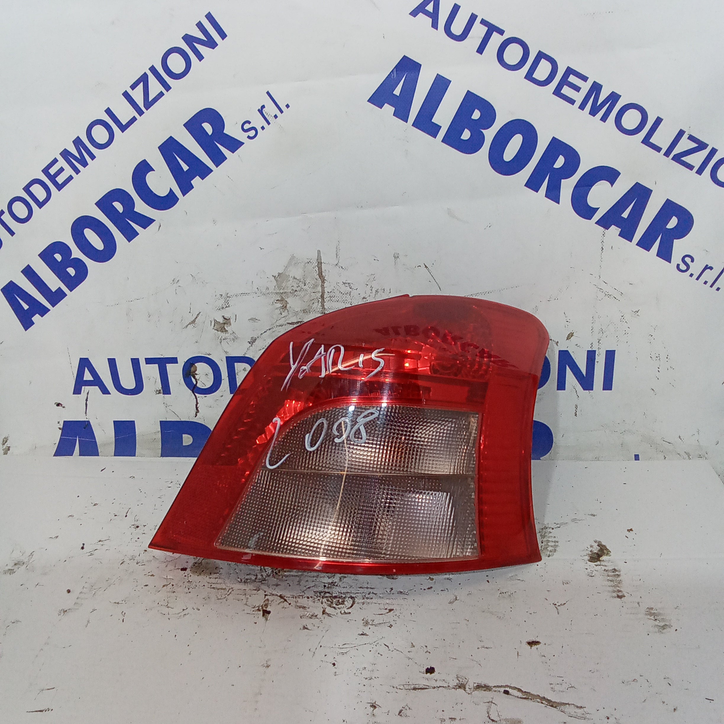 Piloto trasero derecho Toyota Yaris 1.3 gasolina año 2008