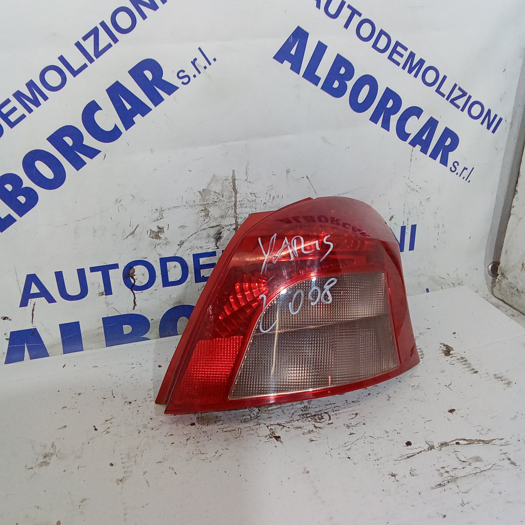 Piloto trasero derecho Toyota Yaris 1.3 gasolina año 2008